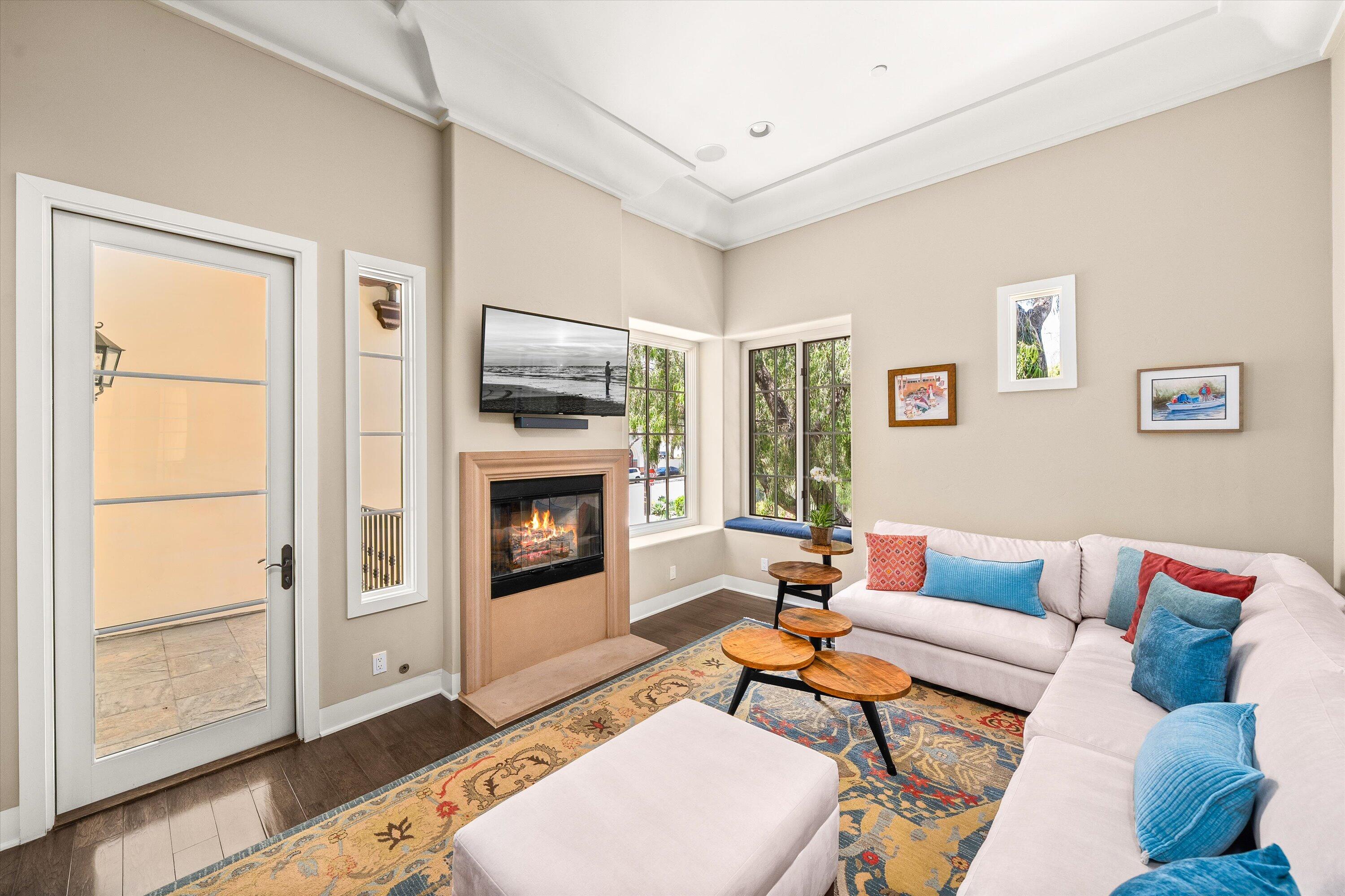 Santa Barbara, California 93101, United States, 3 Bedrooms Bedrooms, ,3 BathroomsBathrooms,Residential,Active,219261