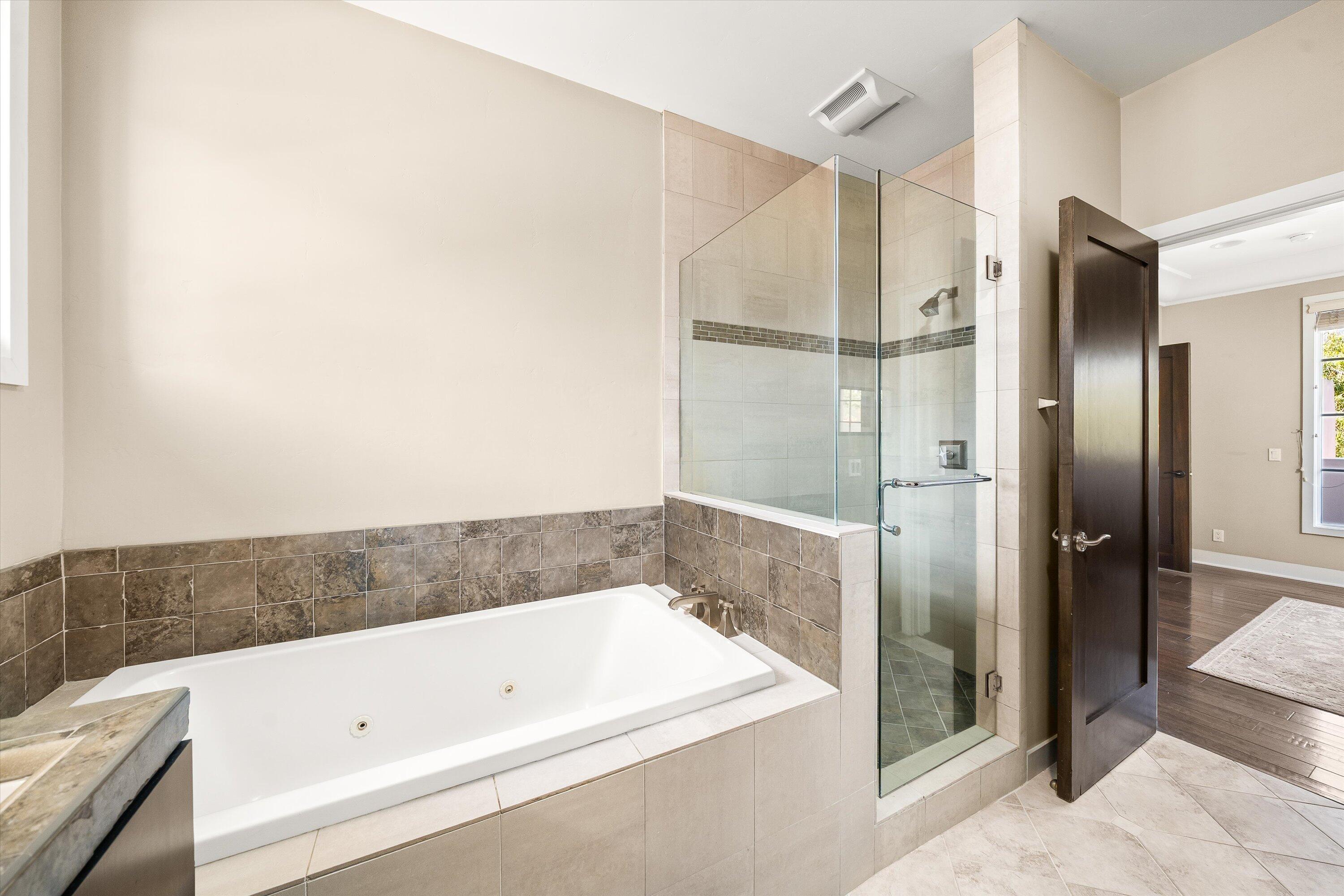 Santa Barbara, California 93101, United States, 3 Bedrooms Bedrooms, ,3 BathroomsBathrooms,Residential,Active,219261