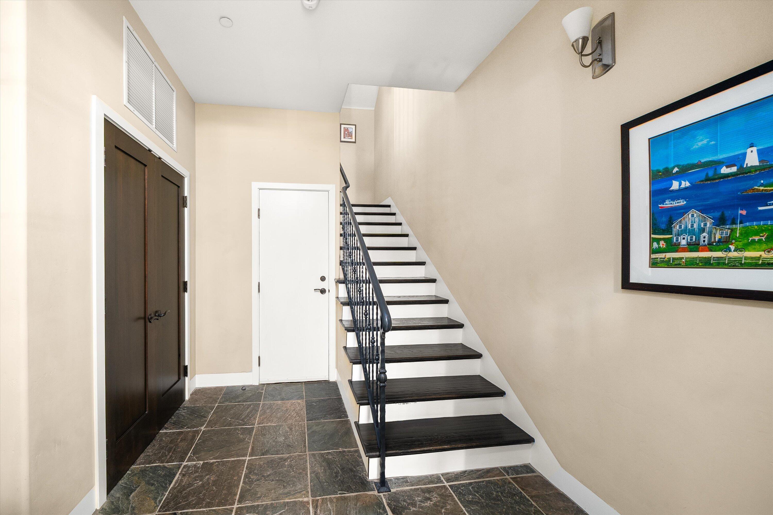 Santa Barbara, California 93101, United States, 3 Bedrooms Bedrooms, ,3 BathroomsBathrooms,Residential,Active,219261