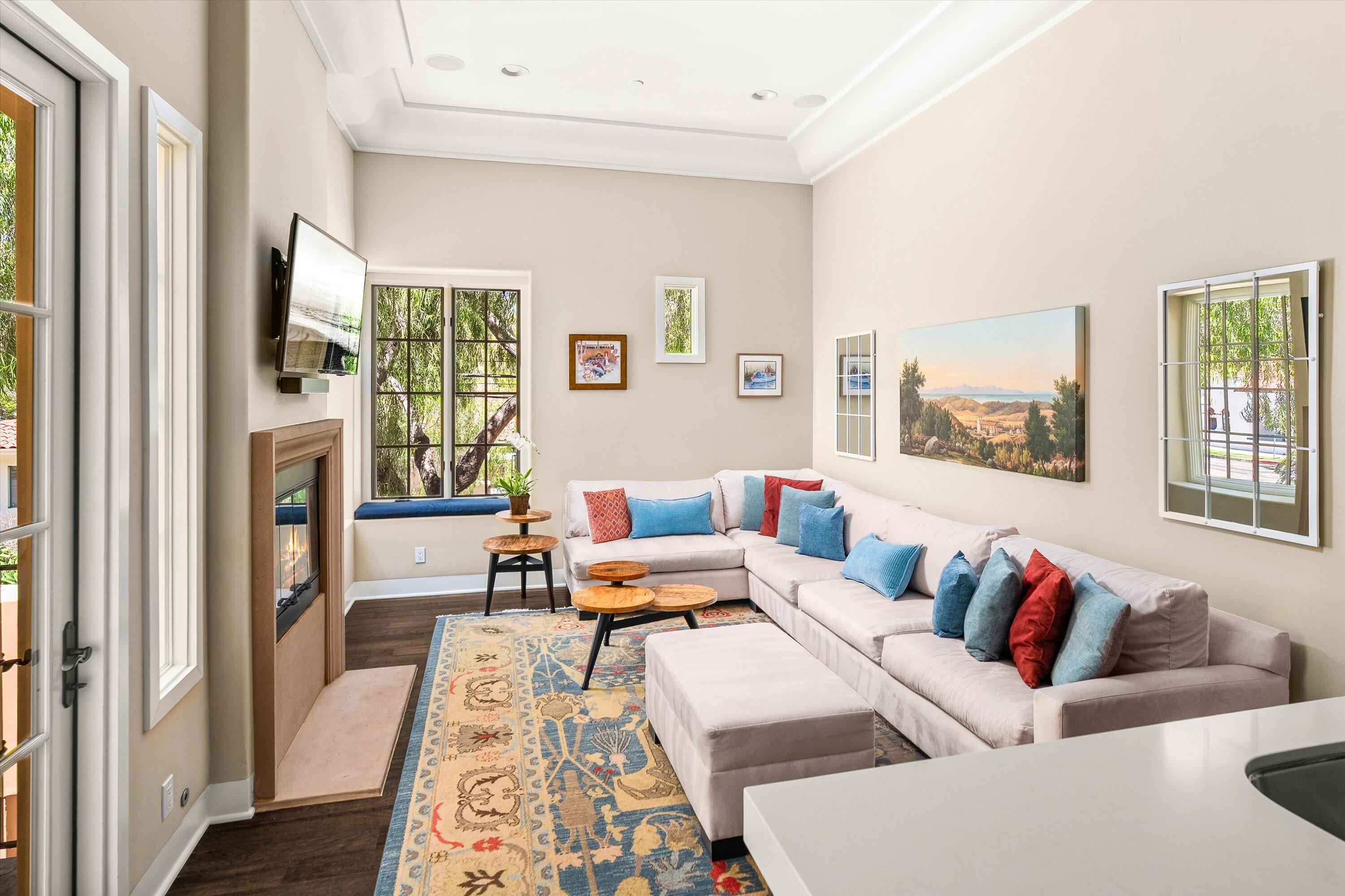 Santa Barbara, California 93101, United States, 3 Bedrooms Bedrooms, ,3 BathroomsBathrooms,Residential,Active,219261