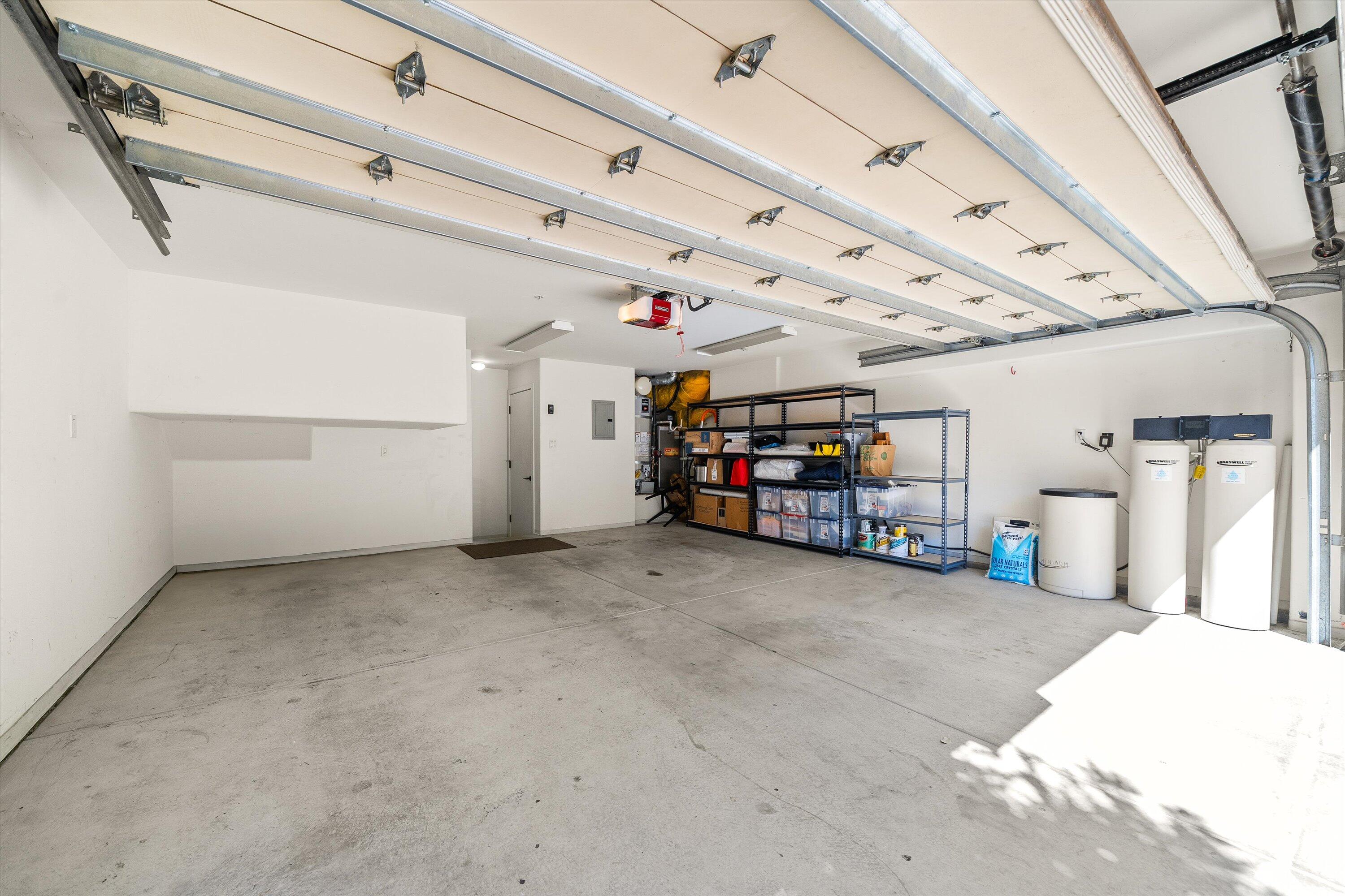 Santa Barbara, California 93101, United States, 3 Bedrooms Bedrooms, ,3 BathroomsBathrooms,Residential,Active,219261