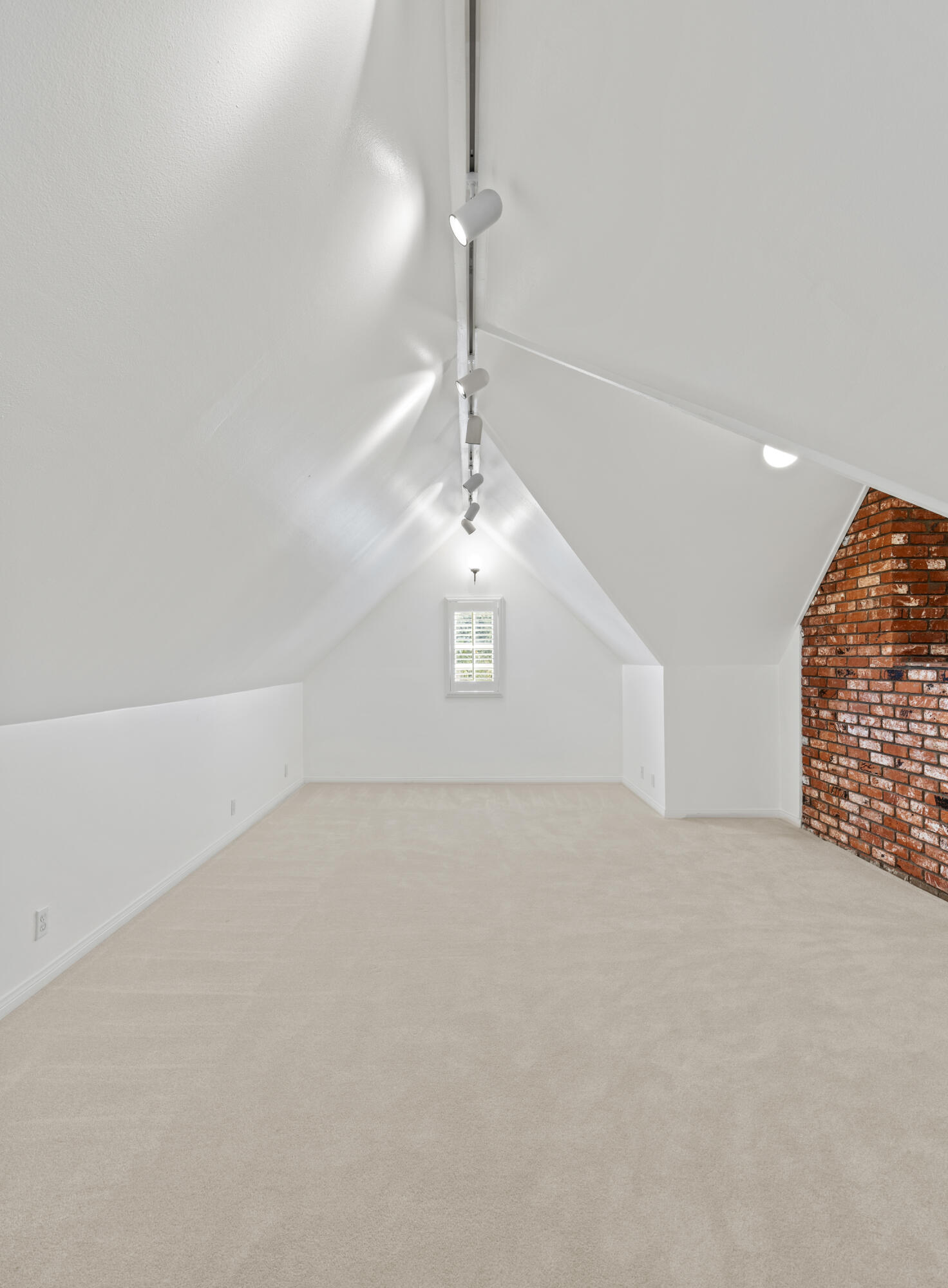 Santa Ynez, California 93460, United States, 3 Bedrooms Bedrooms, ,4 BathroomsBathrooms,Residential,Active,198681