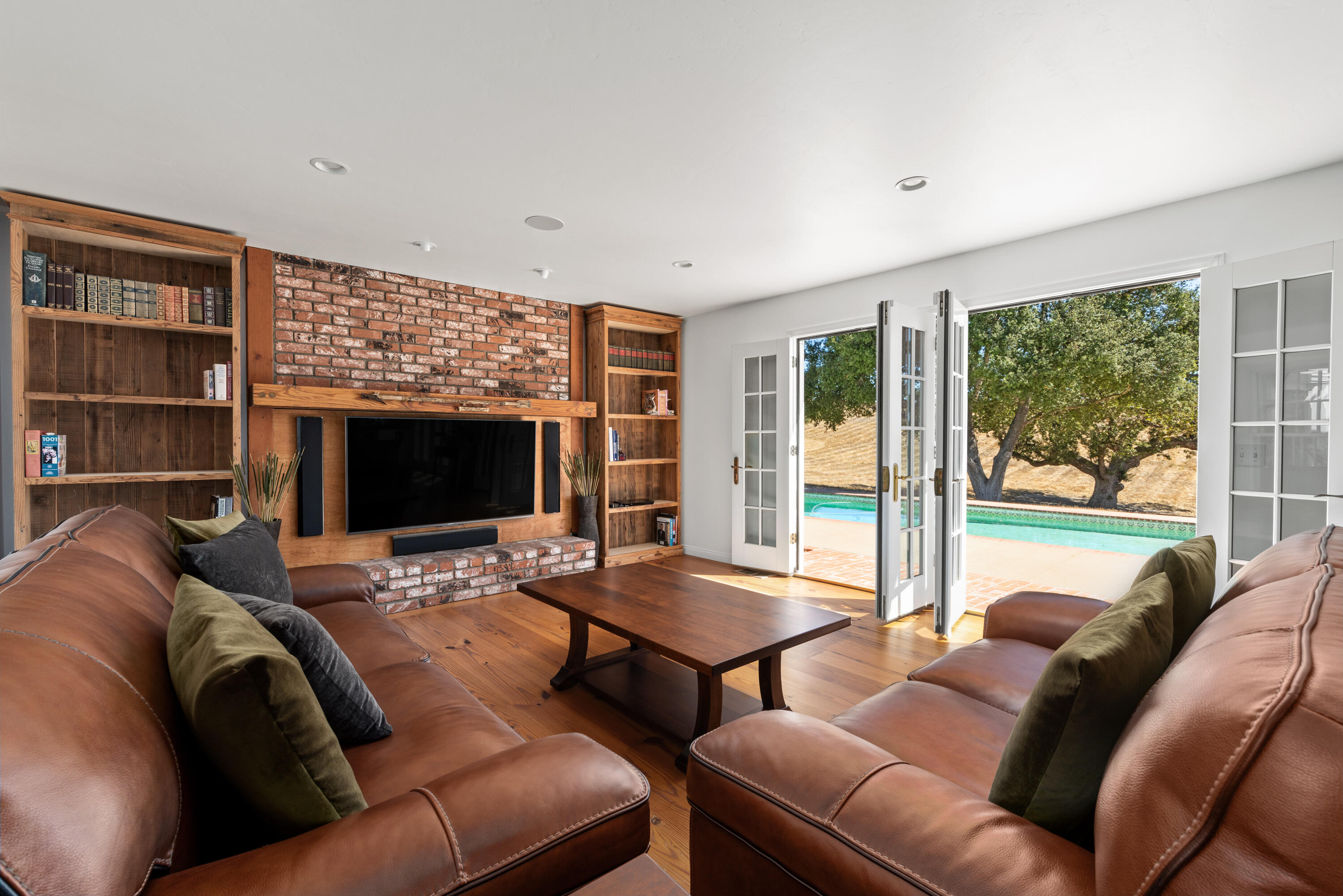 Santa Ynez, California 93460, United States, 3 Bedrooms Bedrooms, ,4 BathroomsBathrooms,Residential,Active,198681