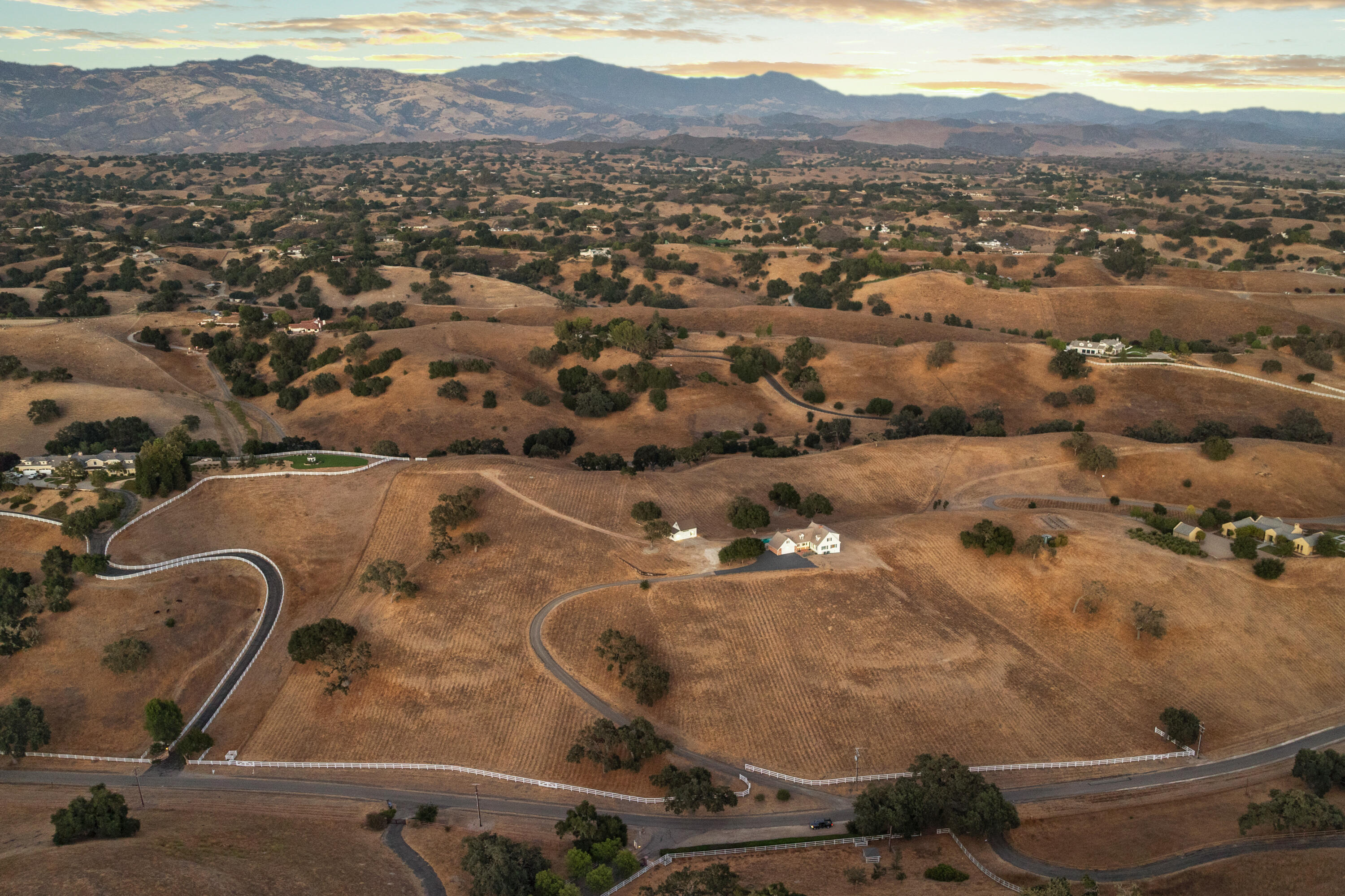 Santa Ynez, California 93460, United States, 3 Bedrooms Bedrooms, ,4 BathroomsBathrooms,Residential,Active,198681