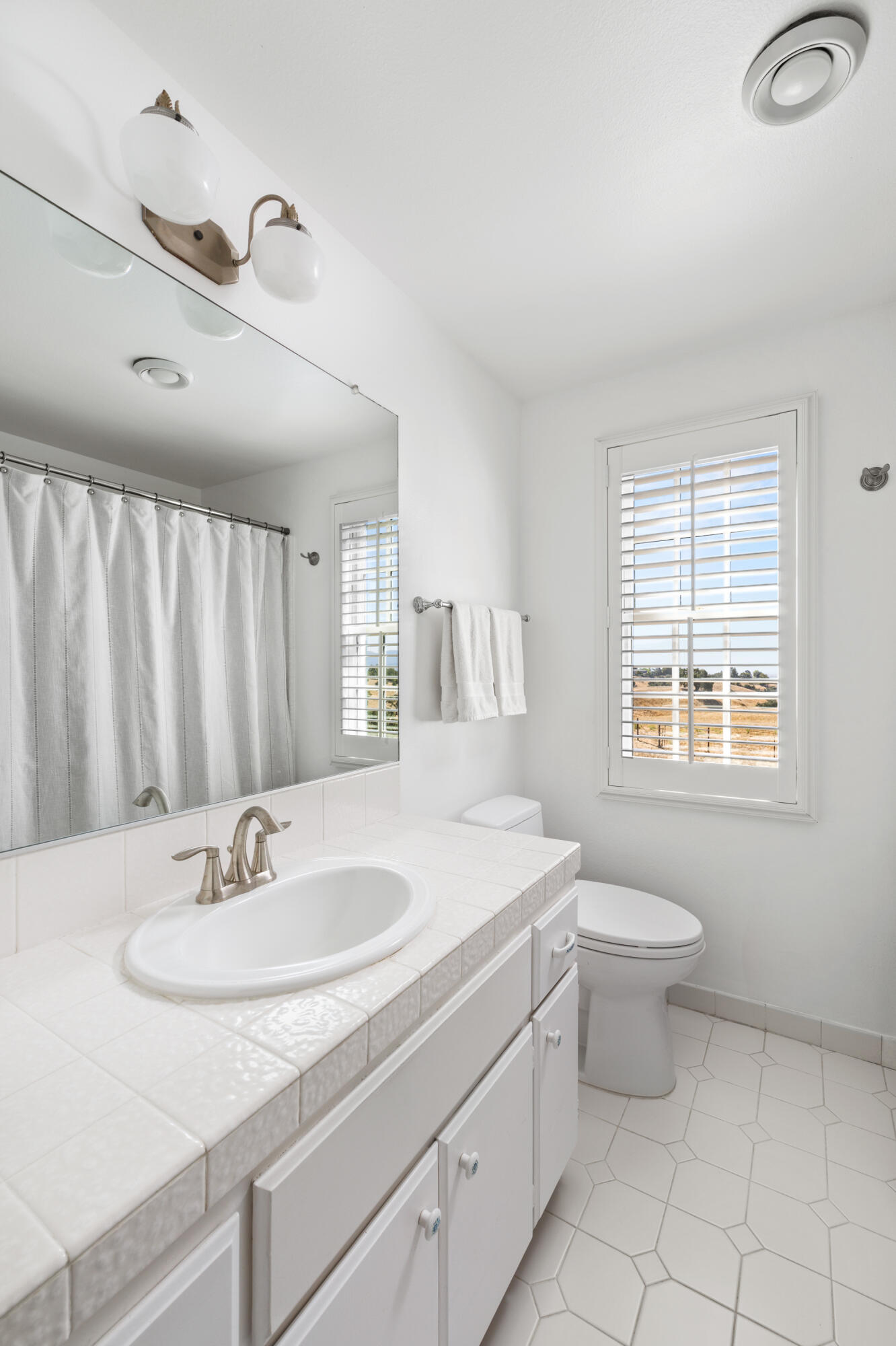 Santa Ynez, California 93460, United States, 3 Bedrooms Bedrooms, ,4 BathroomsBathrooms,Residential,Active,198681