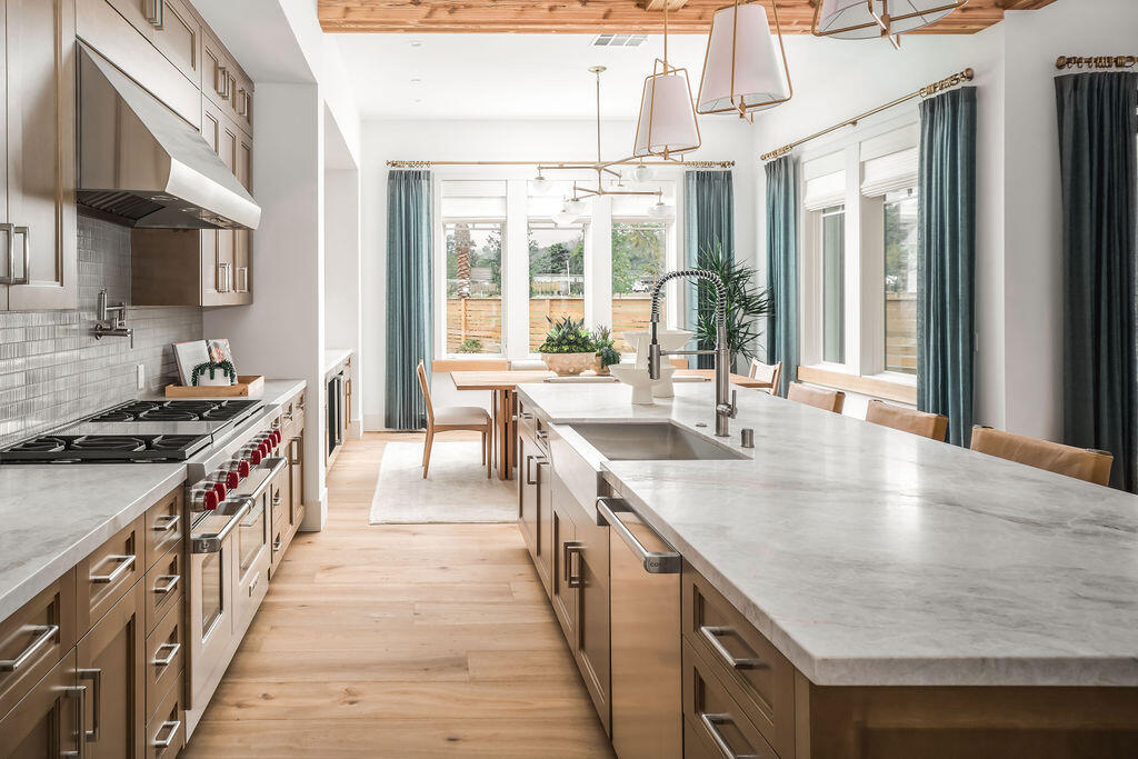 Santa Barbara, California 93013, United States, 3 Bedrooms Bedrooms, ,4 BathroomsBathrooms,Residential,Active,155629