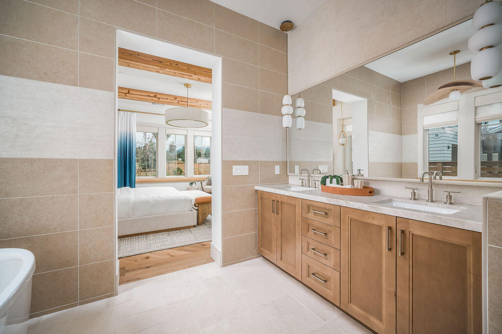 Santa Barbara, California 93013, United States, 3 Bedrooms Bedrooms, ,4 BathroomsBathrooms,Residential,Active,155629