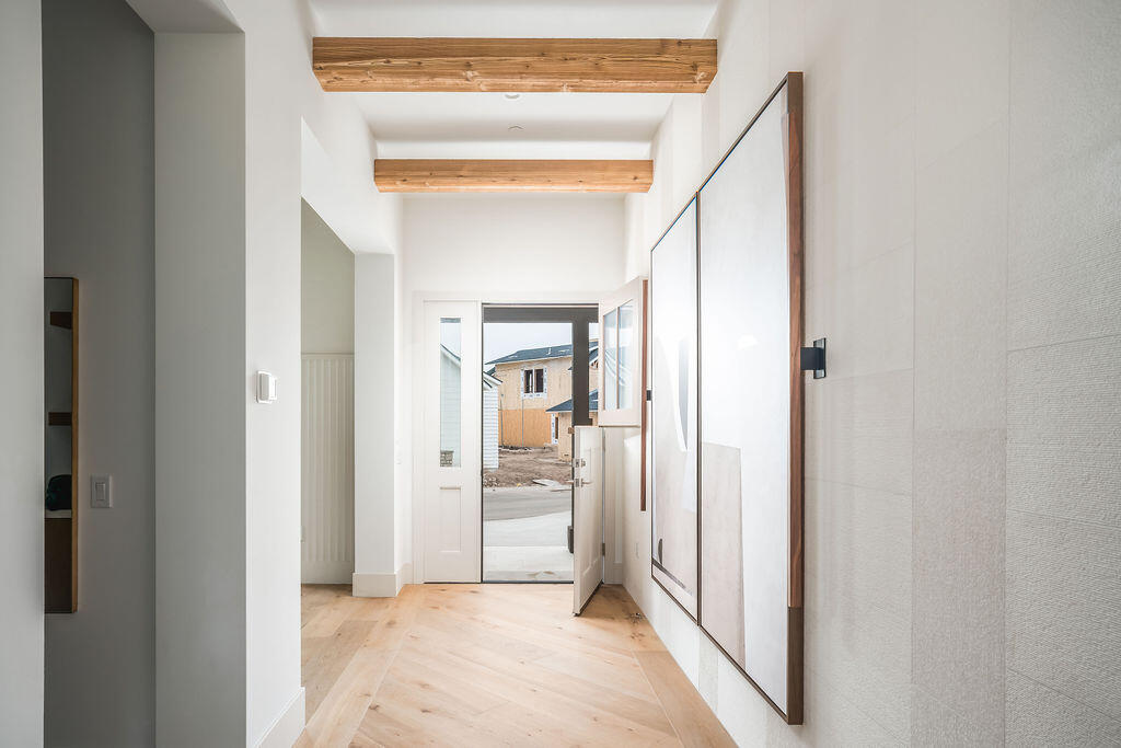 Santa Barbara, California 93013, United States, 3 Bedrooms Bedrooms, ,4 BathroomsBathrooms,Residential,Active,155629