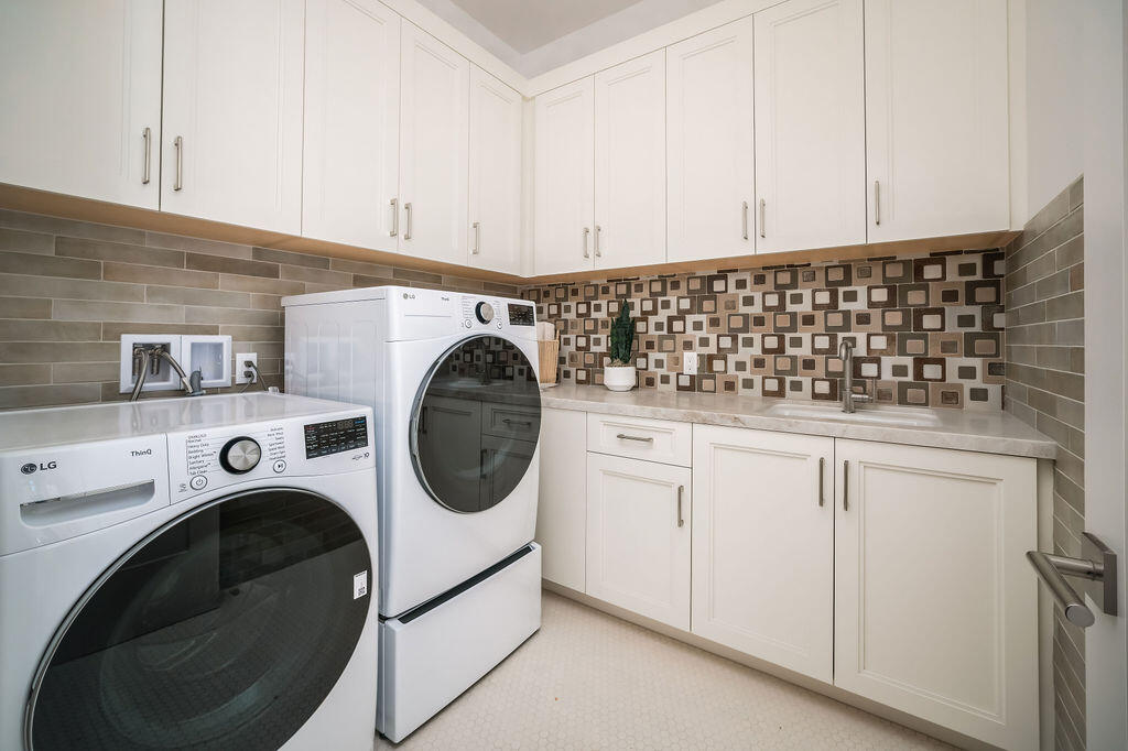 Santa Barbara, California 93013, United States, 3 Bedrooms Bedrooms, ,4 BathroomsBathrooms,Residential,Active,155629