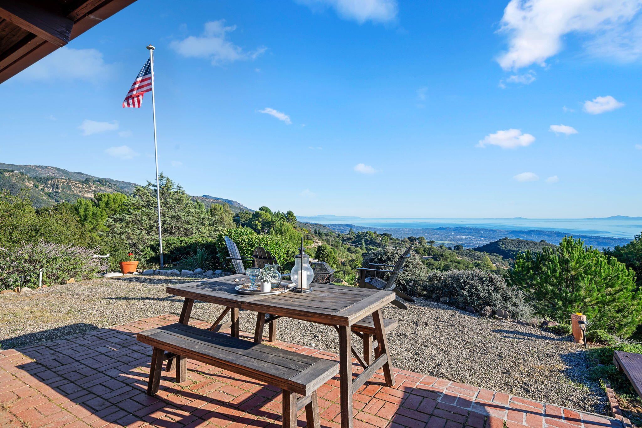 Santa Barbara, California 93105, United States, 2 Bedrooms Bedrooms, ,2 BathroomsBathrooms,Residential,Active,255200