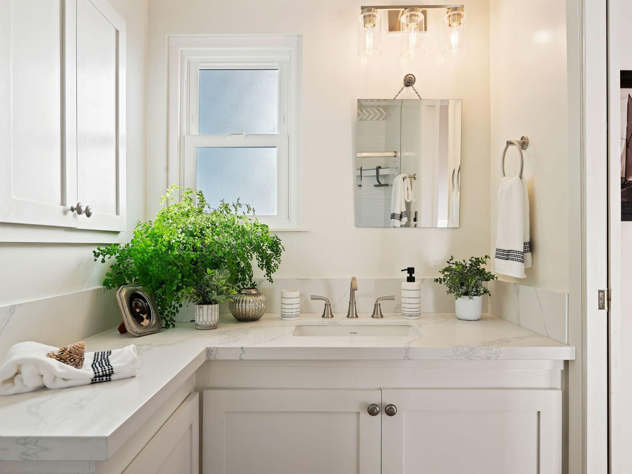 Santa Barbara, California 93105, United States, 2 Bedrooms Bedrooms, ,2 BathroomsBathrooms,Residential,Active,255200