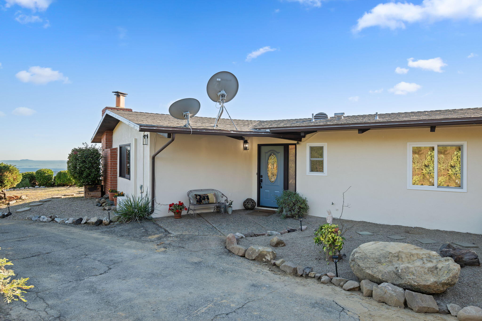 Santa Barbara, California 93105, United States, 2 Bedrooms Bedrooms, ,2 BathroomsBathrooms,Residential,Active,255200