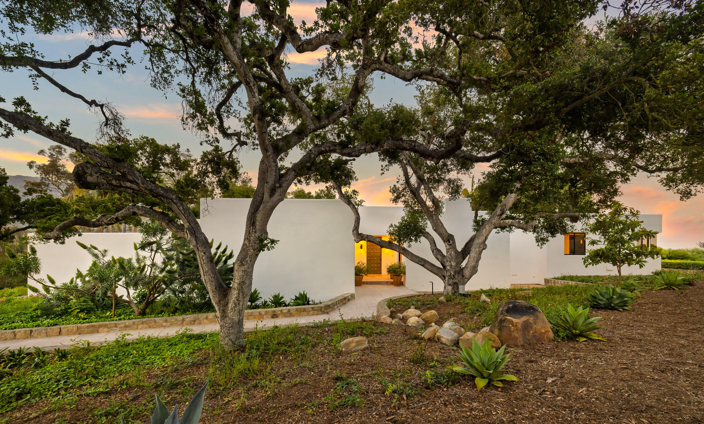 Santa Barbara, California 93108, United States, 4 Bedrooms Bedrooms, ,6 BathroomsBathrooms,Residential,Active,139373