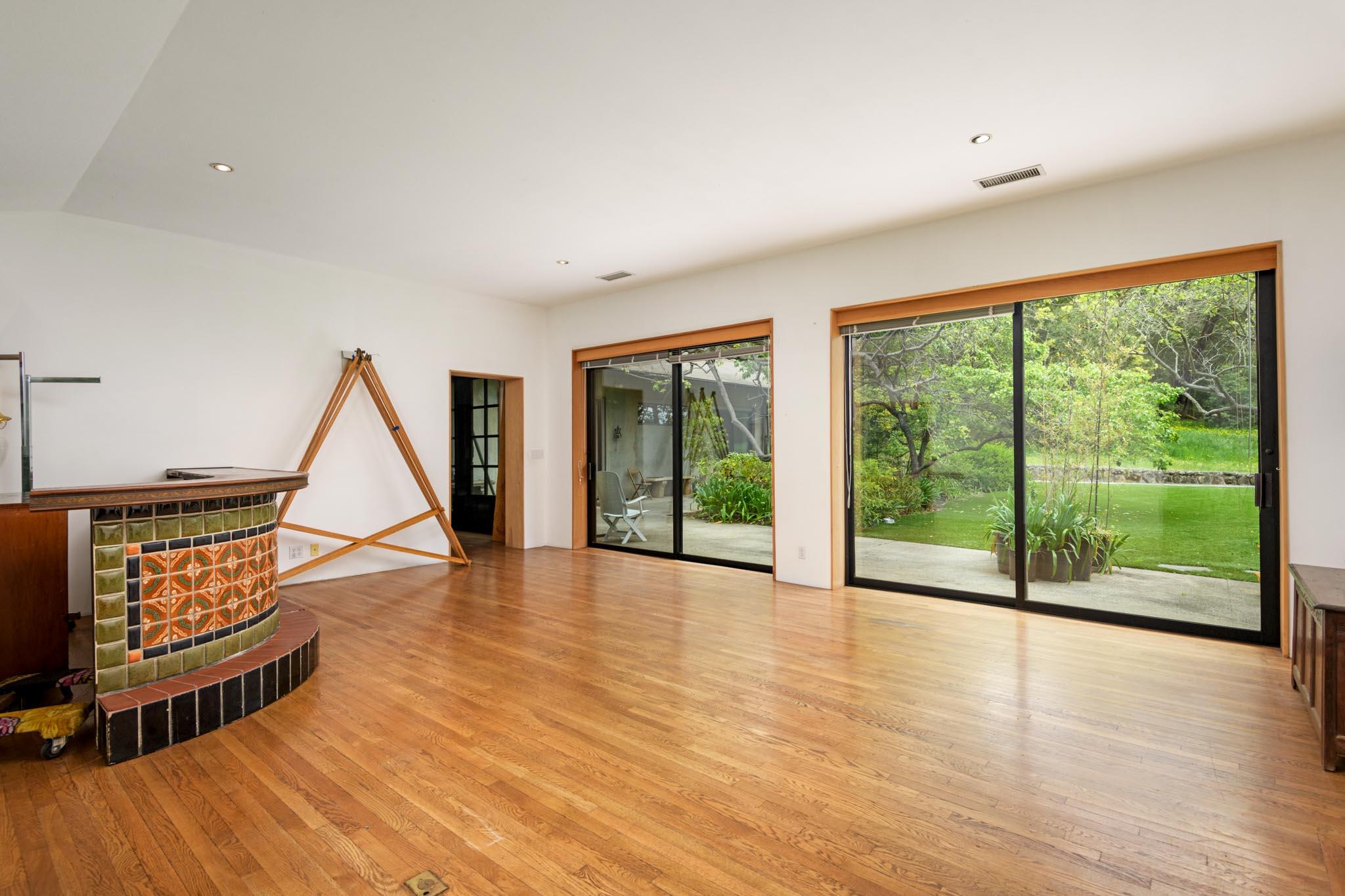 Santa Barbara, California 93108, United States, 4 Bedrooms Bedrooms, ,4 BathroomsBathrooms,Residential,Active,112932