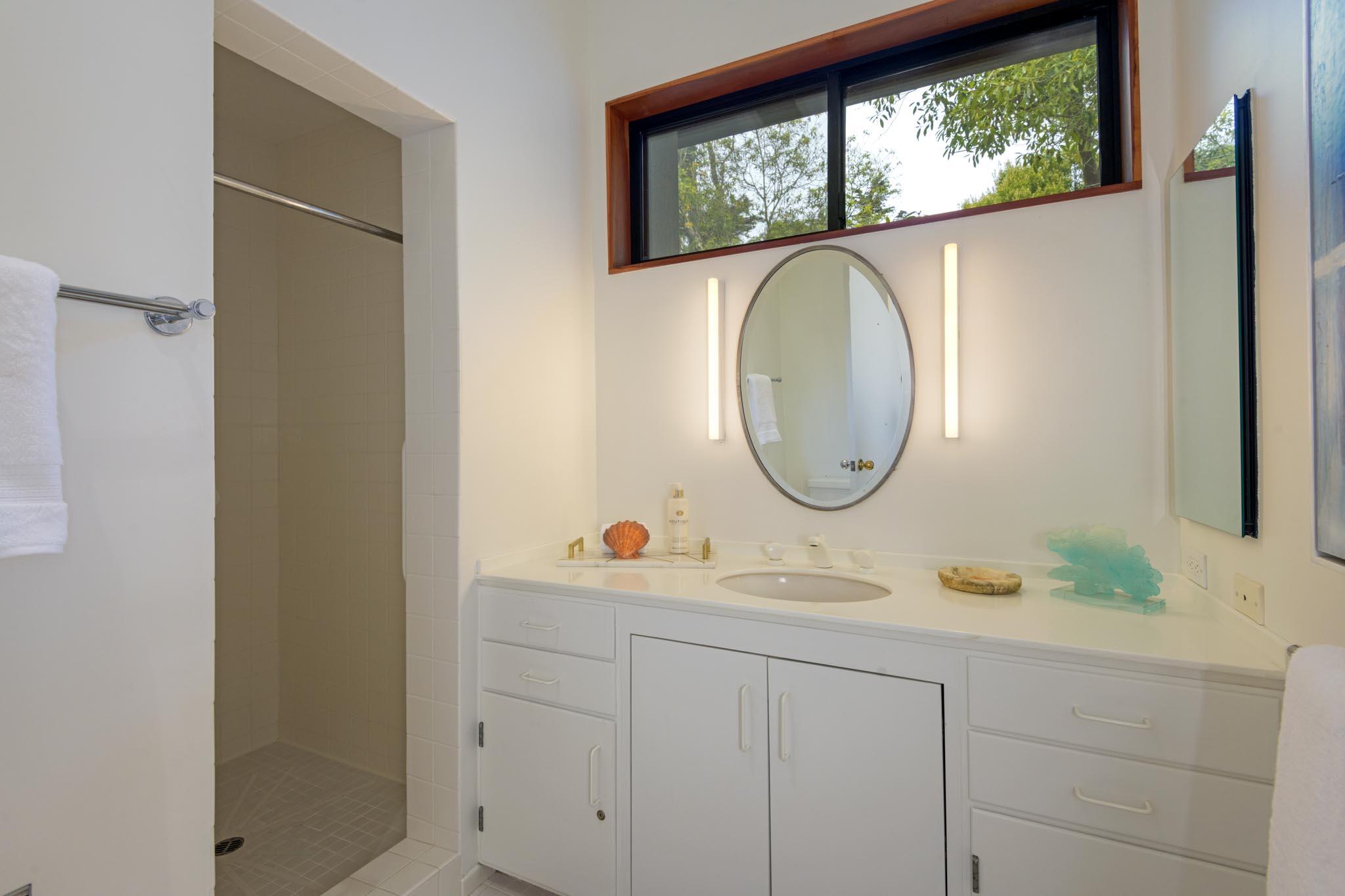 Santa Barbara, California 93108, United States, 4 Bedrooms Bedrooms, ,4 BathroomsBathrooms,Residential,Active,112932