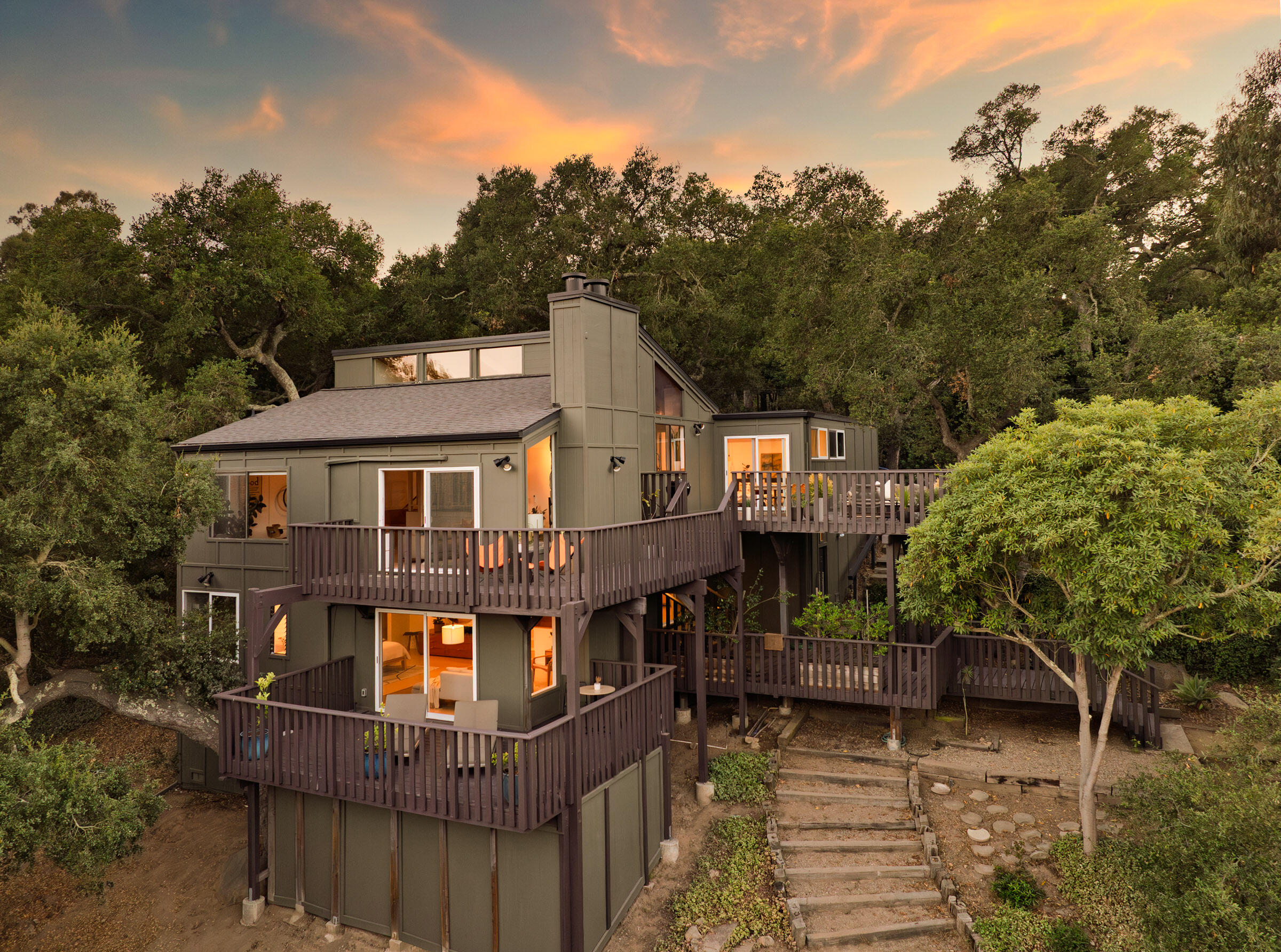 Santa Barbara, California 93103, United States, 3 Bedrooms Bedrooms, ,3 BathroomsBathrooms,Residential,Active,196079