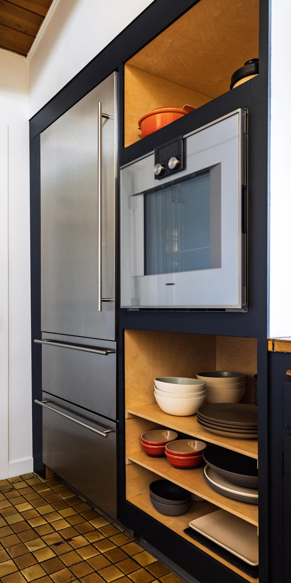 Santa Barbara, California 93103, United States, 3 Bedrooms Bedrooms, ,3 BathroomsBathrooms,Residential,Active,196079