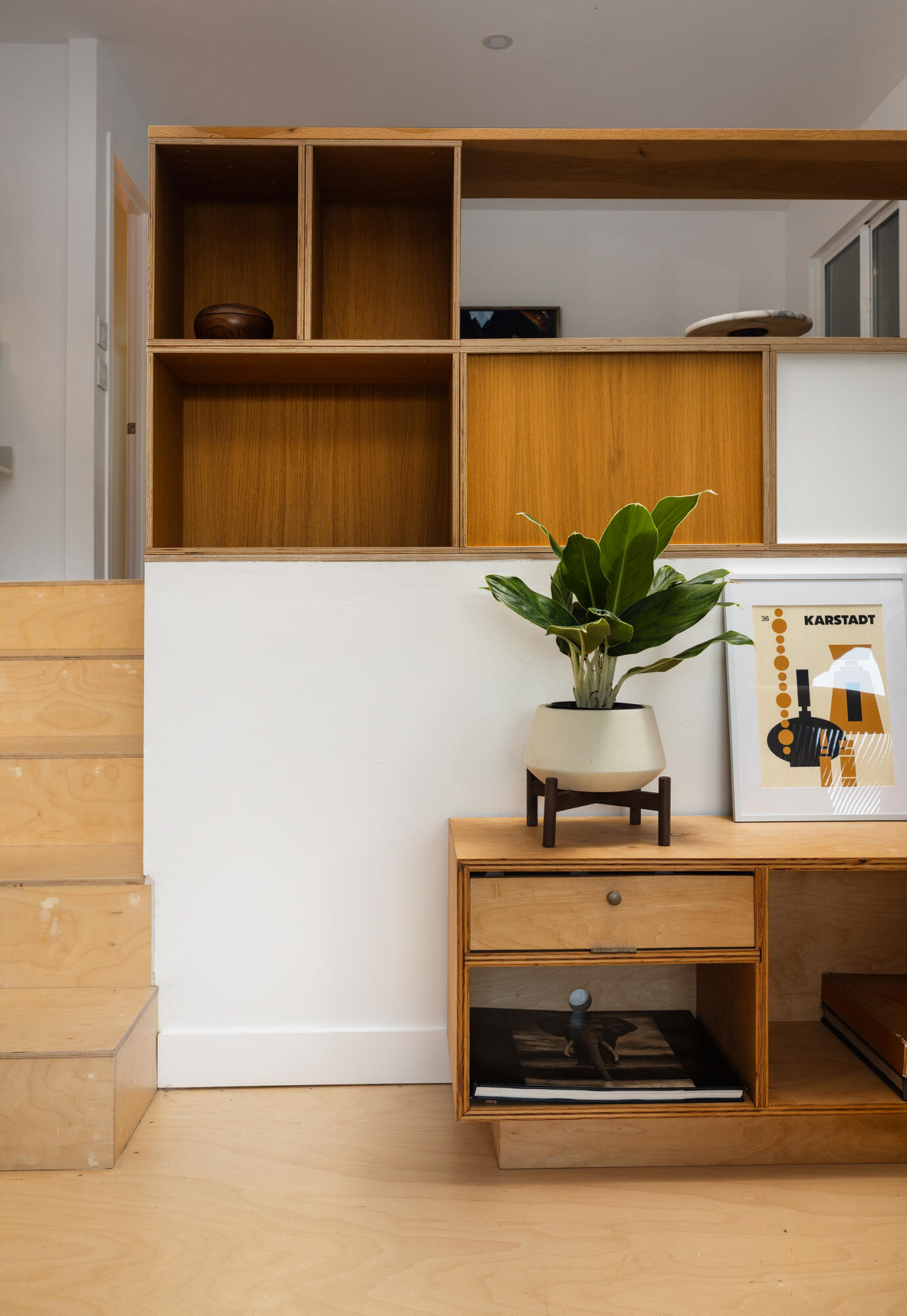 Santa Barbara, California 93103, United States, 3 Bedrooms Bedrooms, ,3 BathroomsBathrooms,Residential,Active,196079