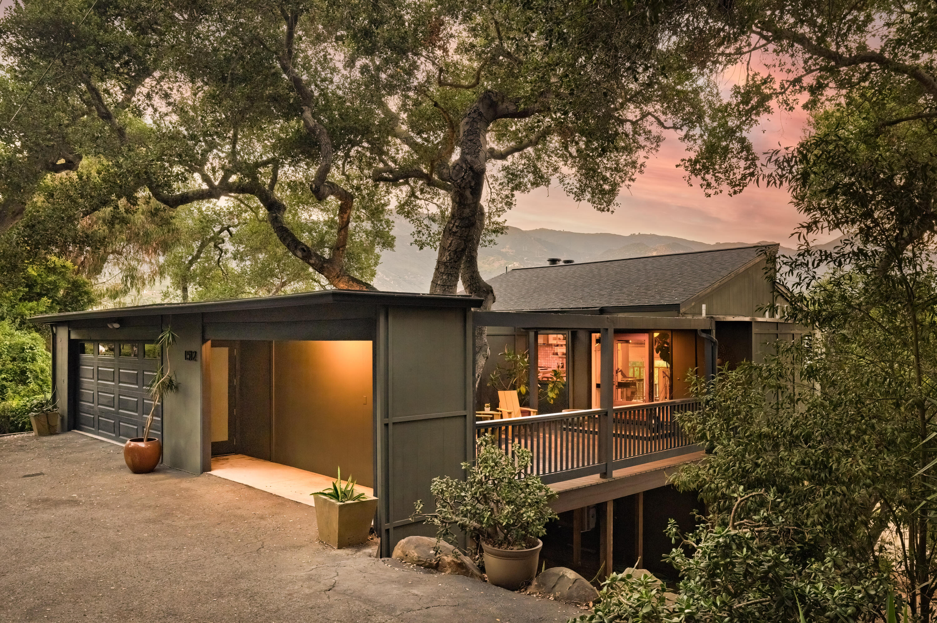 Santa Barbara, California 93103, United States, 3 Bedrooms Bedrooms, ,3 BathroomsBathrooms,Residential,Active,196079