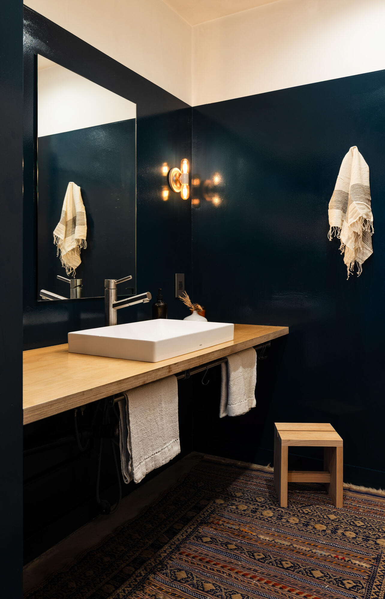 Santa Barbara, California 93103, United States, 3 Bedrooms Bedrooms, ,3 BathroomsBathrooms,Residential,Active,196079