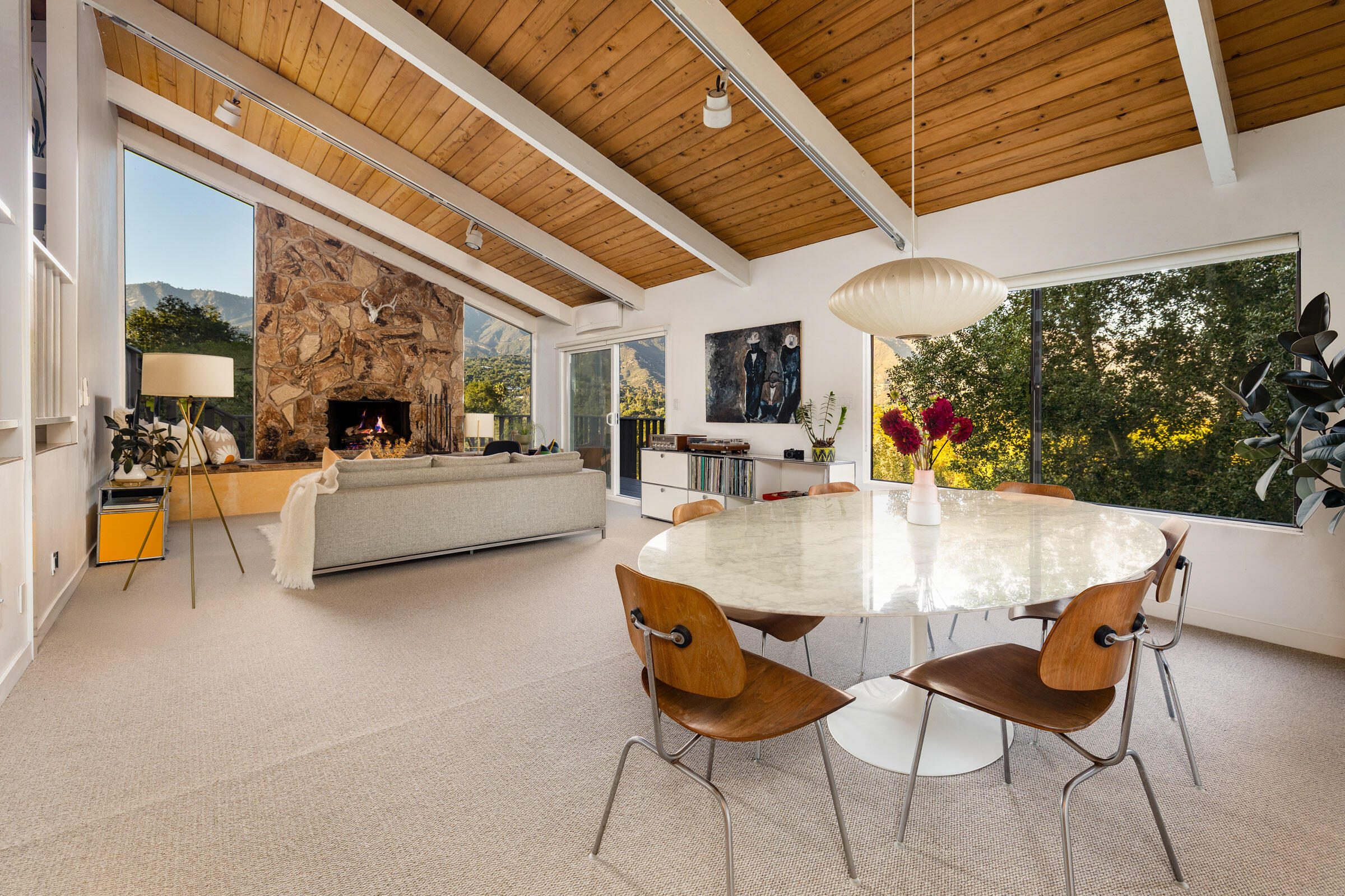 Santa Barbara, California 93103, United States, 3 Bedrooms Bedrooms, ,3 BathroomsBathrooms,Residential,Active,196079