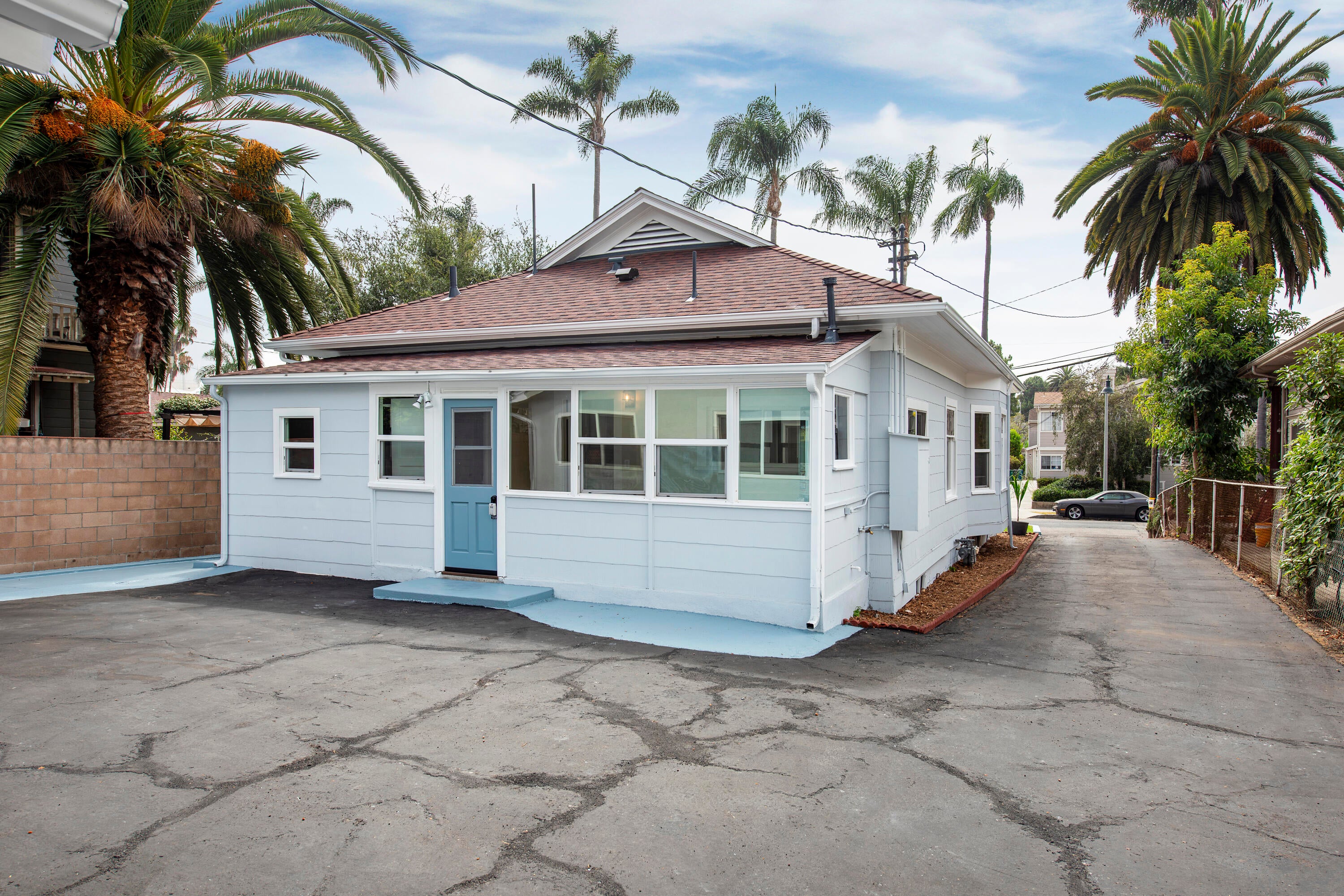 318 W Cota Street