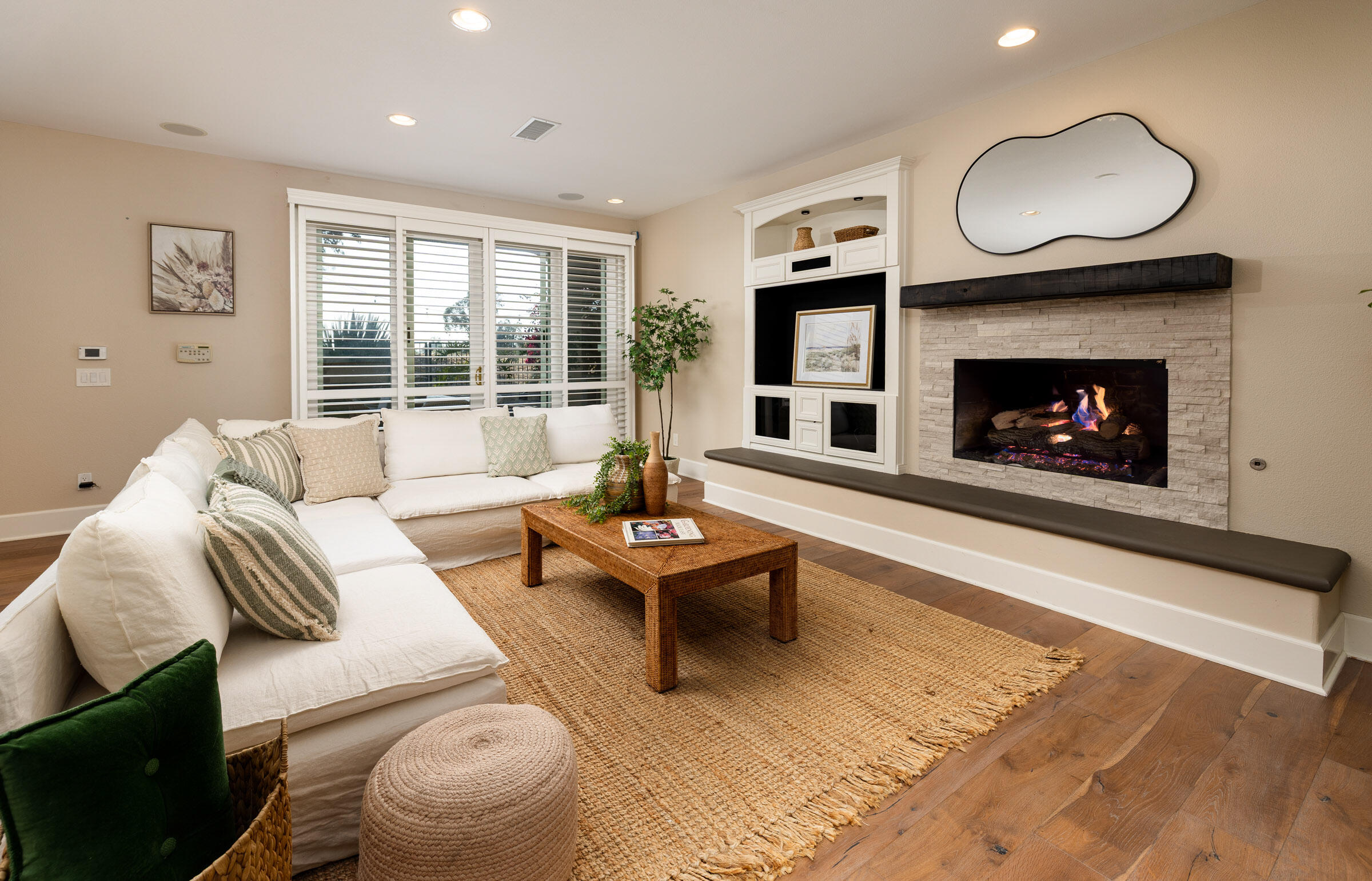 Camarillo, California 93010, United States, 5 Bedrooms Bedrooms, ,5 BathroomsBathrooms,Residential,Active,178630