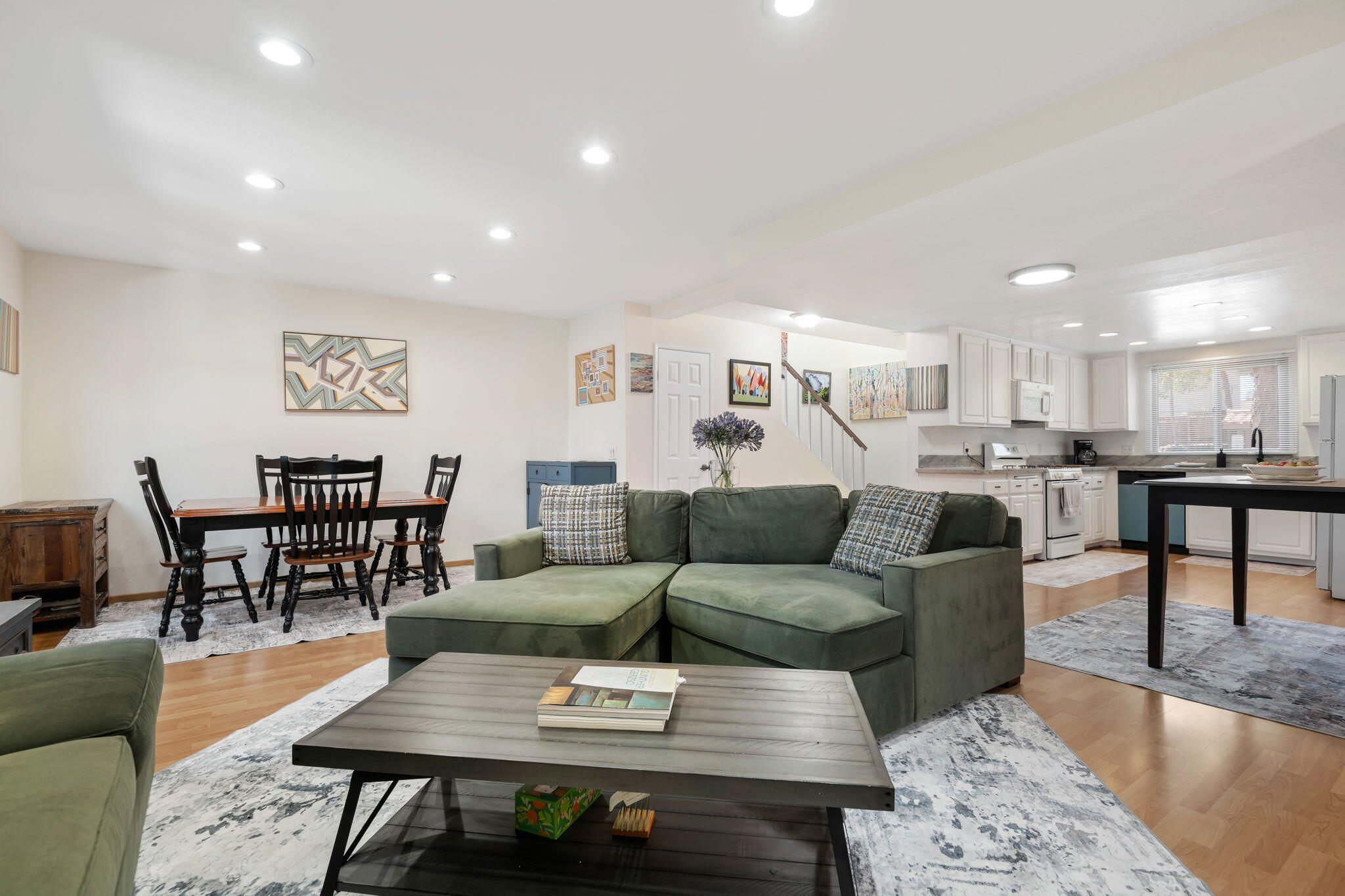 2086 Cliff Drive