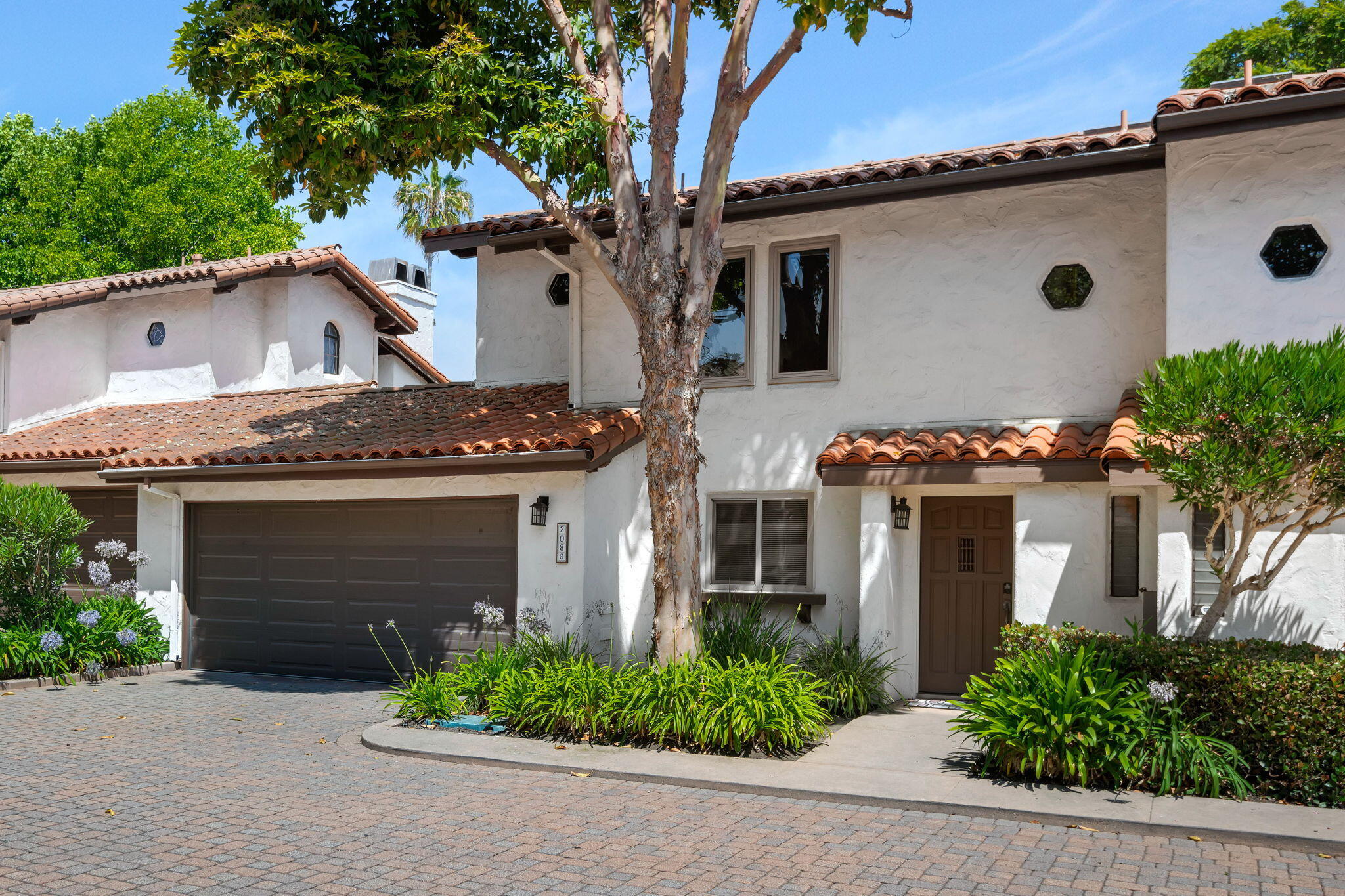 2086 Cliff Drive