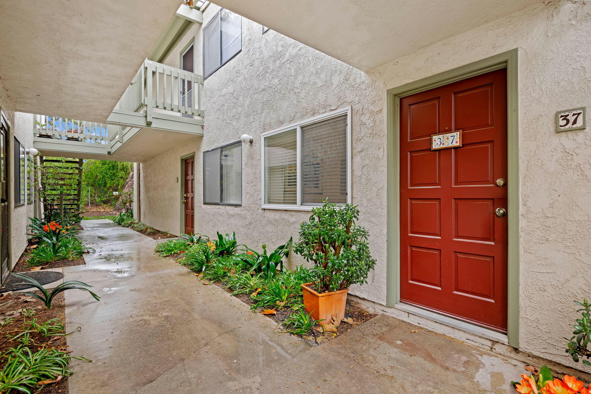 Goleta, California 93117, United States, 2 Bedrooms Bedrooms, ,1 BathroomBathrooms,Residential,Pending,87721