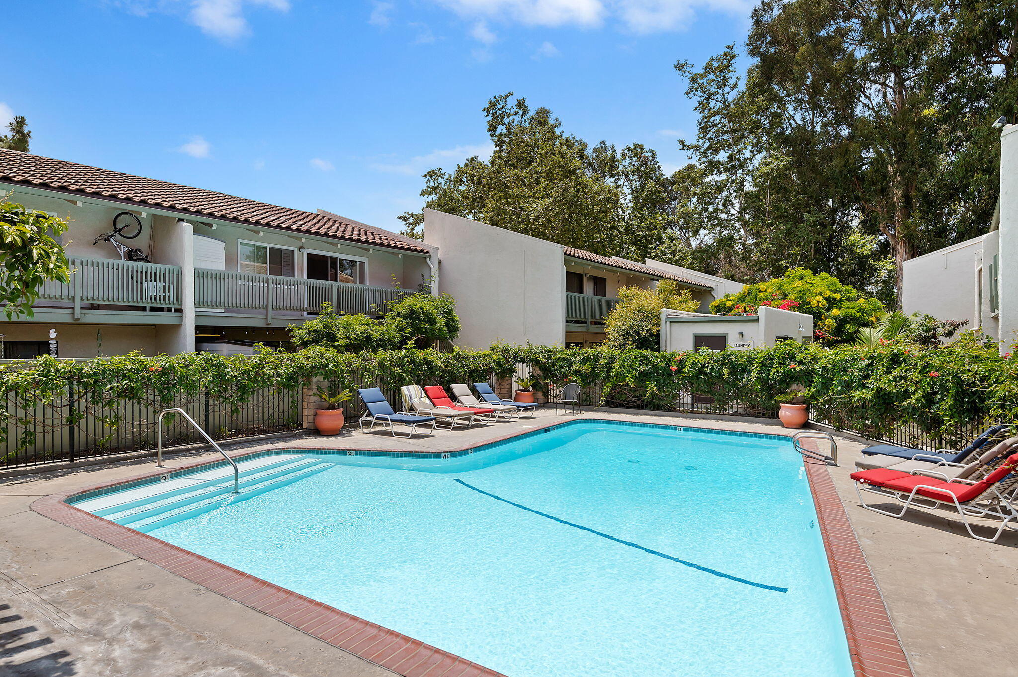 Goleta, California 93117, United States, 2 Bedrooms Bedrooms, ,1 BathroomBathrooms,Residential,Pending,87721