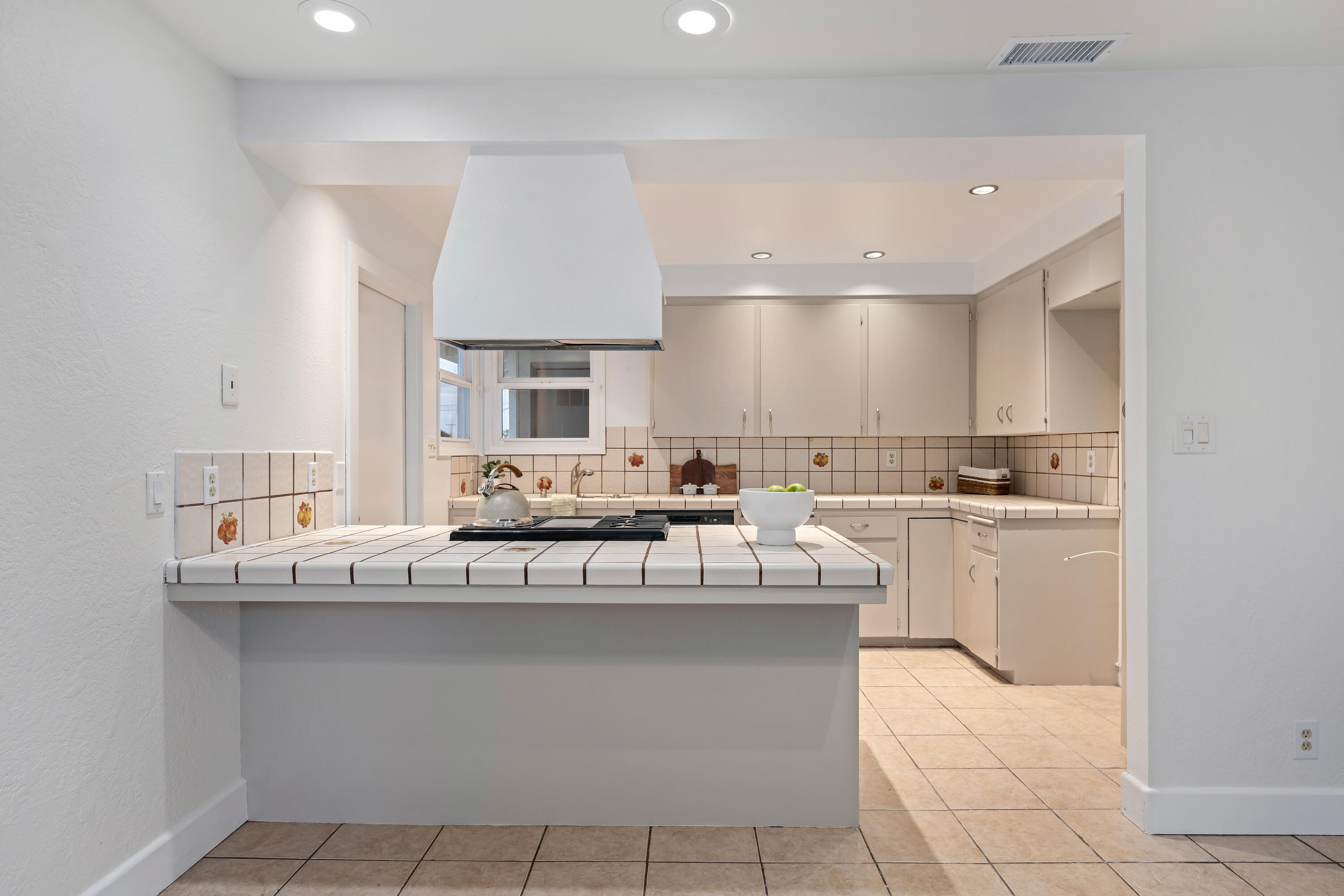 Ventura, California 93003, United States, 3 Bedrooms Bedrooms, ,2 BathroomsBathrooms,Residential,Active,213032