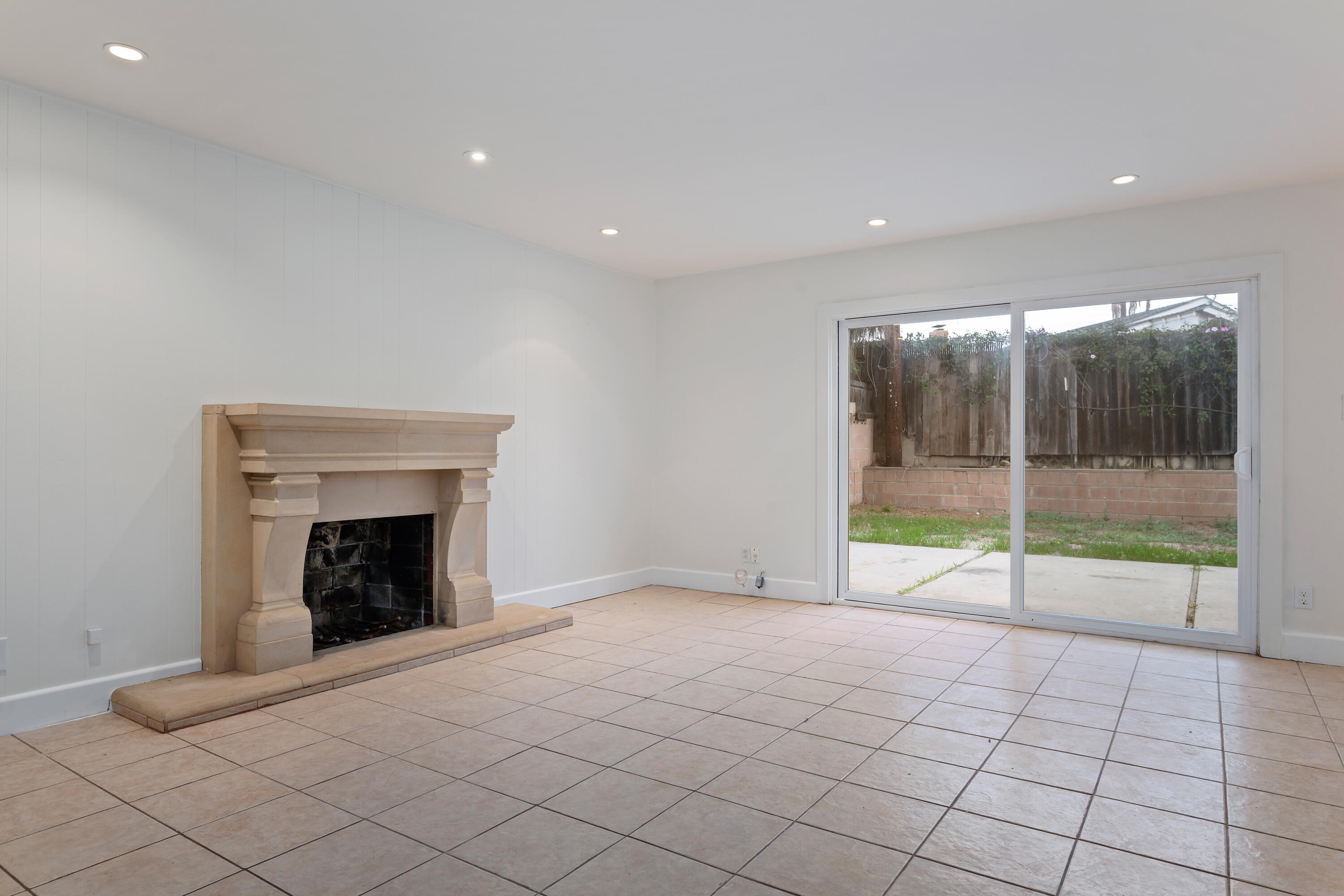 Ventura, California 93003, United States, 3 Bedrooms Bedrooms, ,2 BathroomsBathrooms,Residential,Active,213032