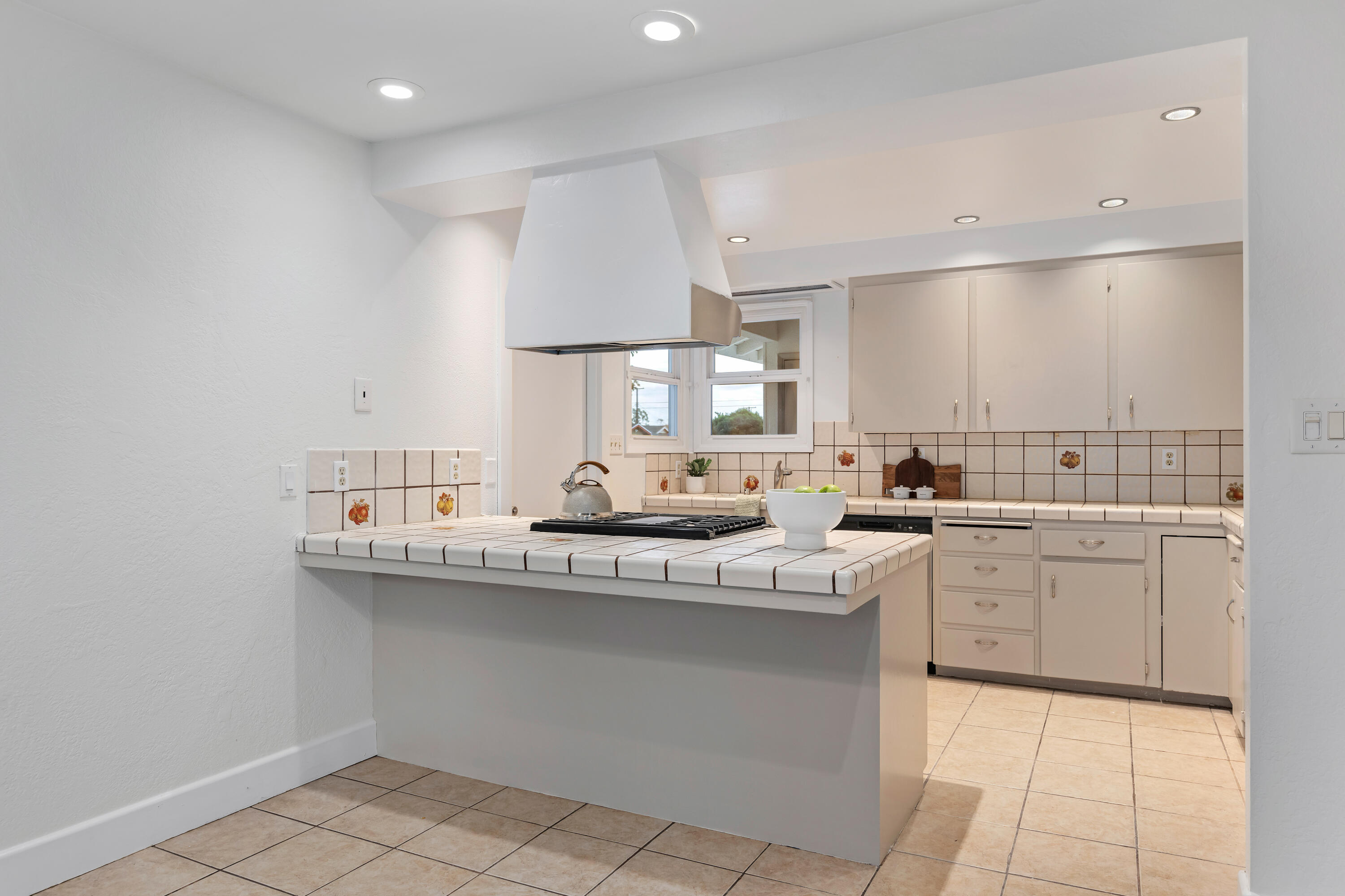 Ventura, California 93003, United States, 3 Bedrooms Bedrooms, ,2 BathroomsBathrooms,Residential,Active,213032