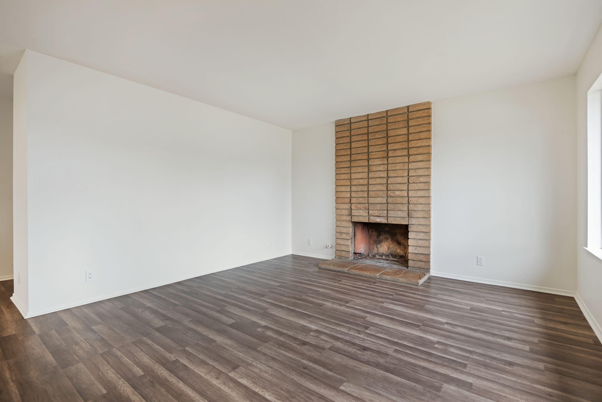 Oxnard, California 93036, United States, 3 Bedrooms Bedrooms, ,2 BathroomsBathrooms,Residential,Pending,180994