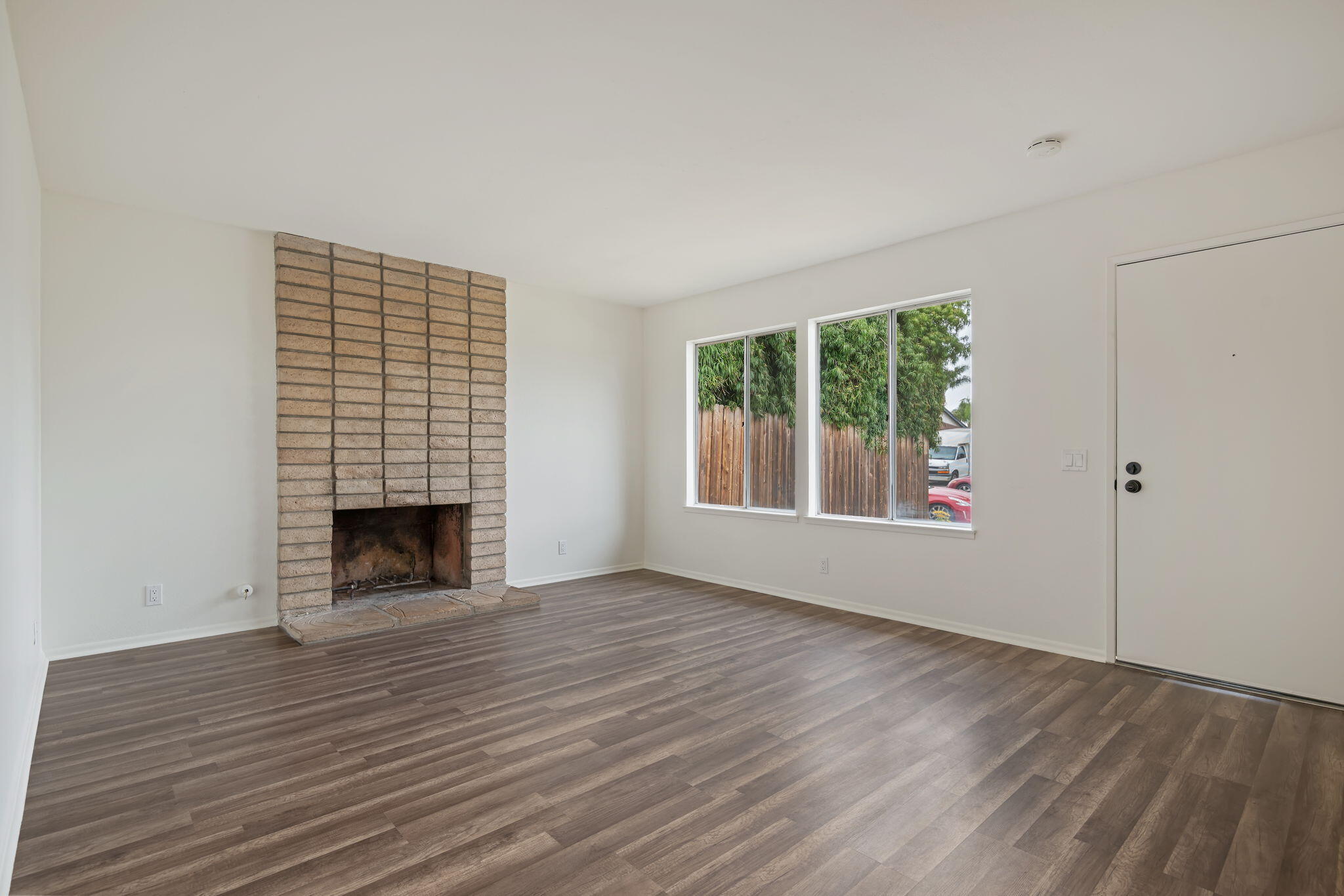 Oxnard, California 93036, United States, 3 Bedrooms Bedrooms, ,2 BathroomsBathrooms,Residential,Pending,180994