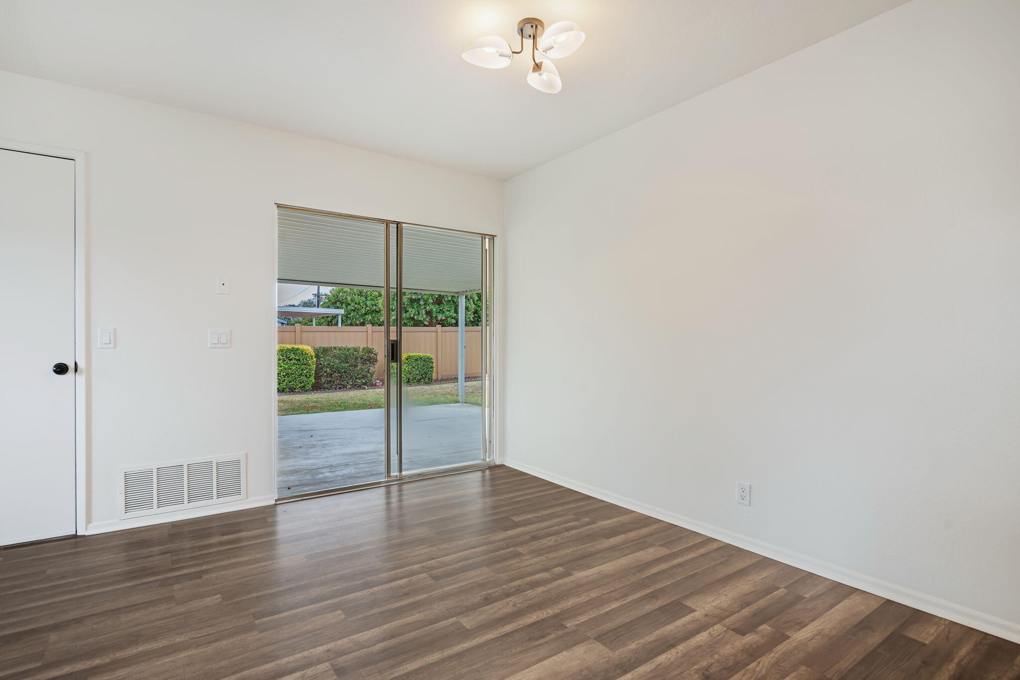 Oxnard, California 93036, United States, 3 Bedrooms Bedrooms, ,2 BathroomsBathrooms,Residential,Pending,180994