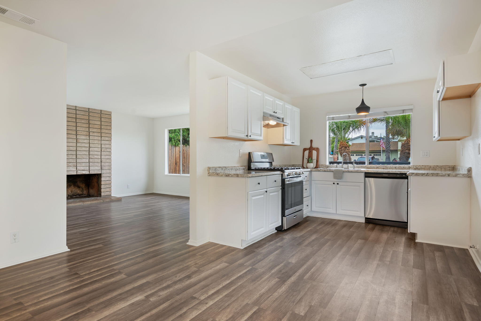 Oxnard, California 93036, United States, 3 Bedrooms Bedrooms, ,2 BathroomsBathrooms,Residential,Pending,180994