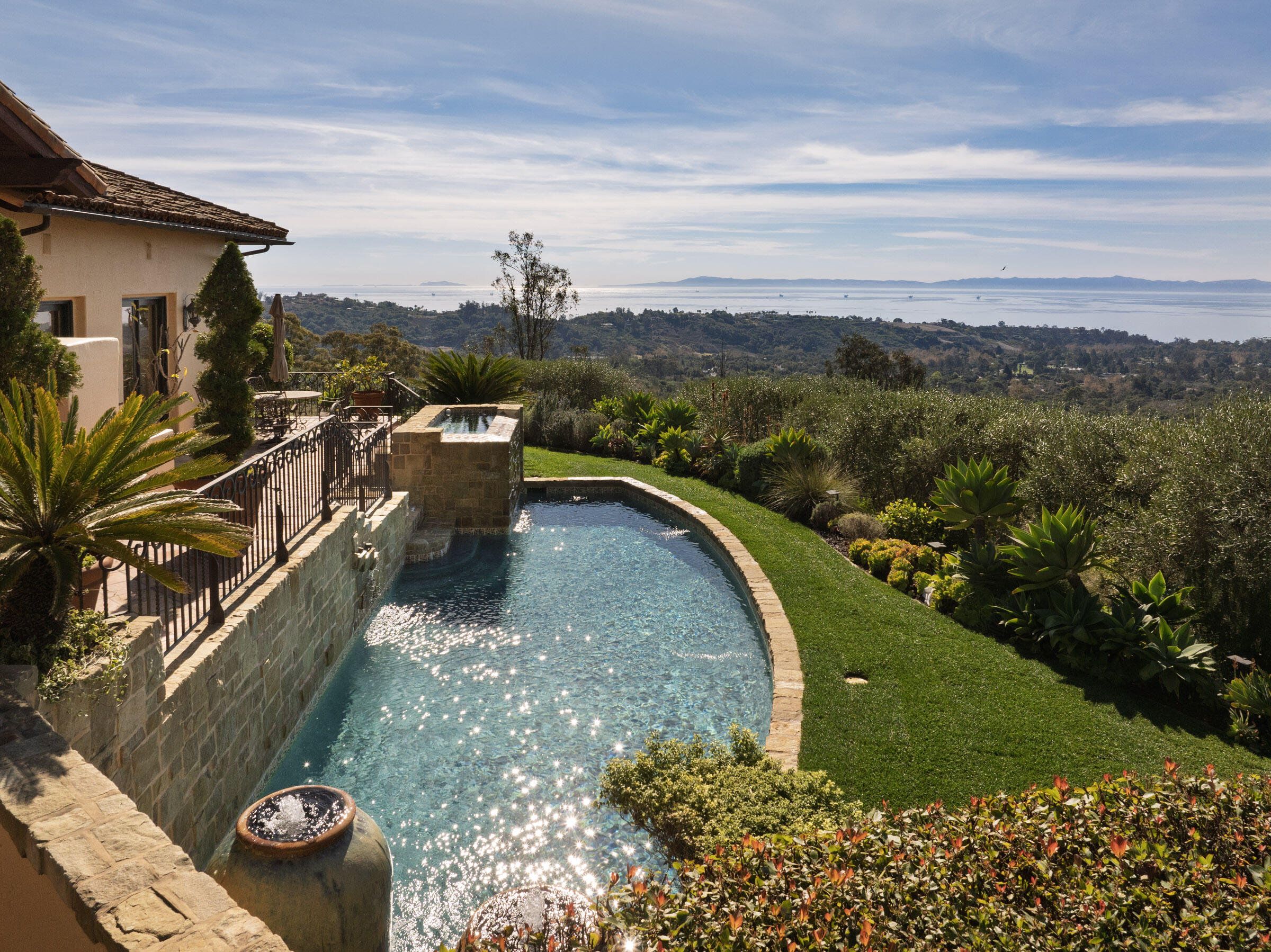 Montecito, California 93108, United States, 5 Bedrooms Bedrooms, ,6 BathroomsBathrooms,Residential,Active,104411