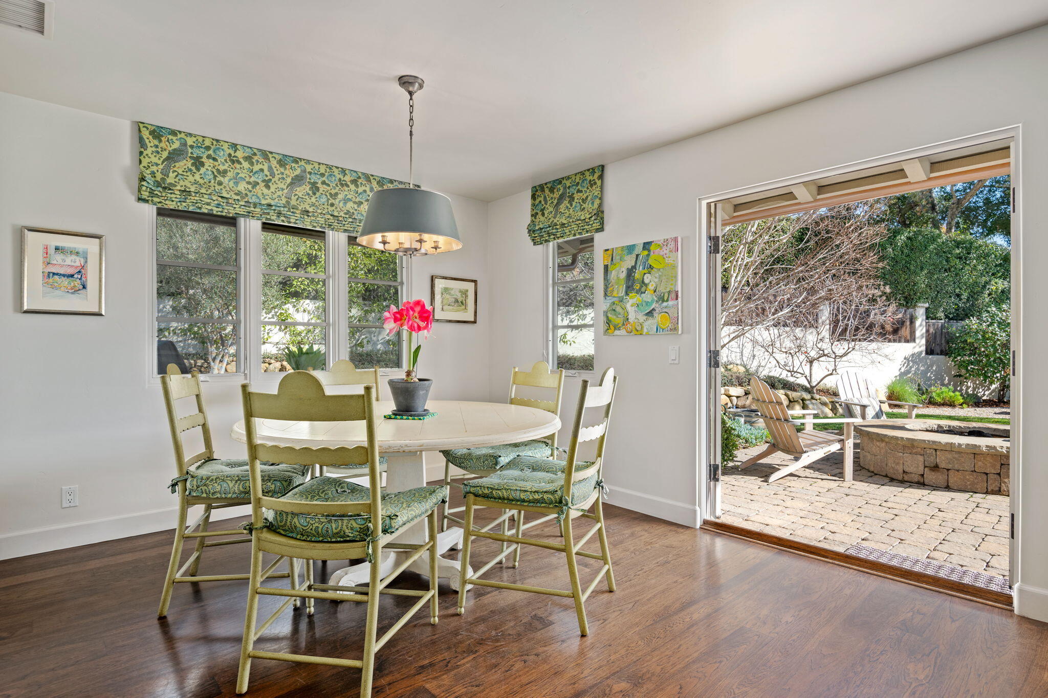 Santa Barbara, California 93105, United States, 3 Bedrooms Bedrooms, ,3 BathroomsBathrooms,Residential,Pending,2175