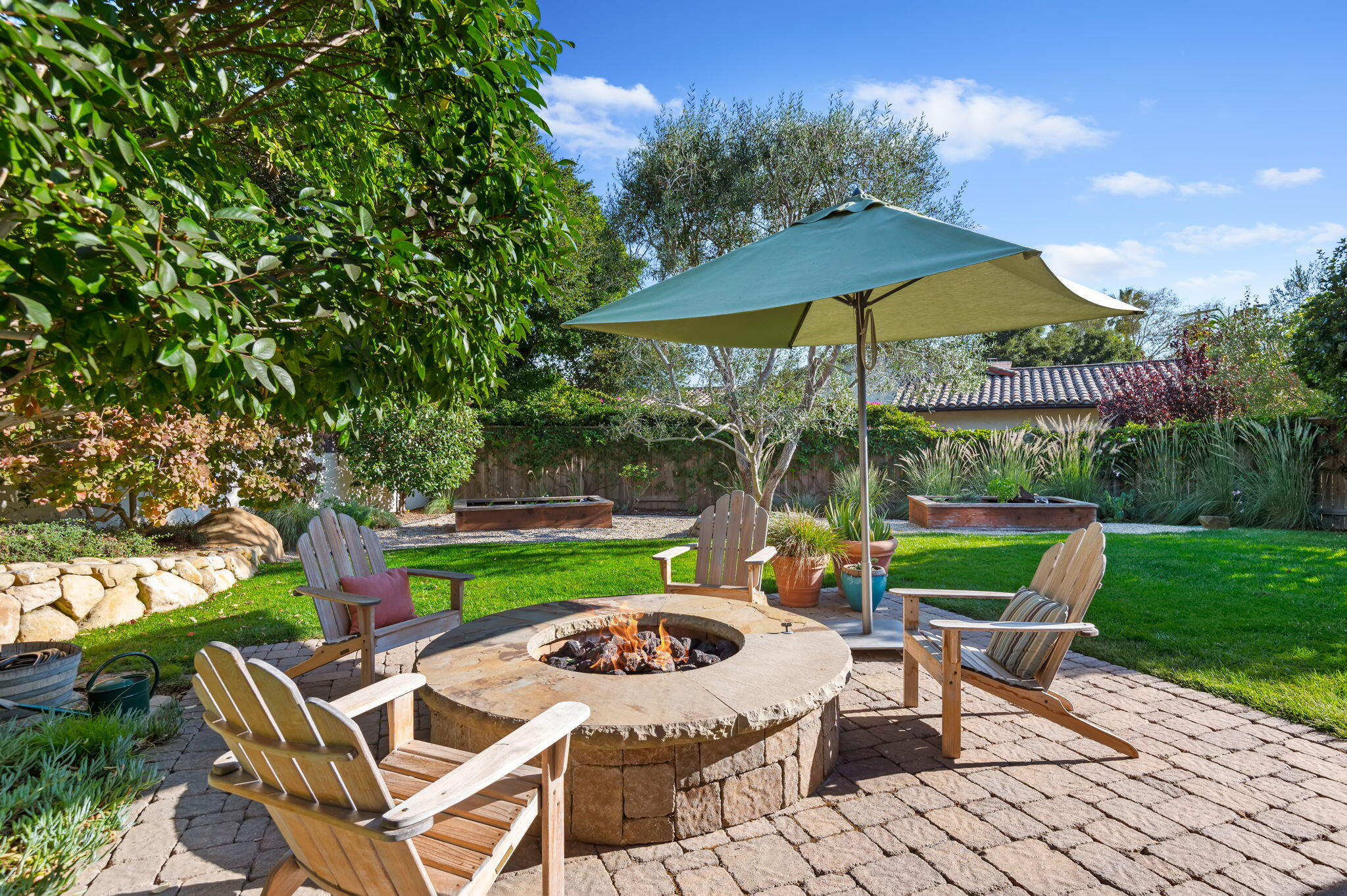 Santa Barbara, California 93105, United States, 3 Bedrooms Bedrooms, ,3 BathroomsBathrooms,Residential,Pending,2175