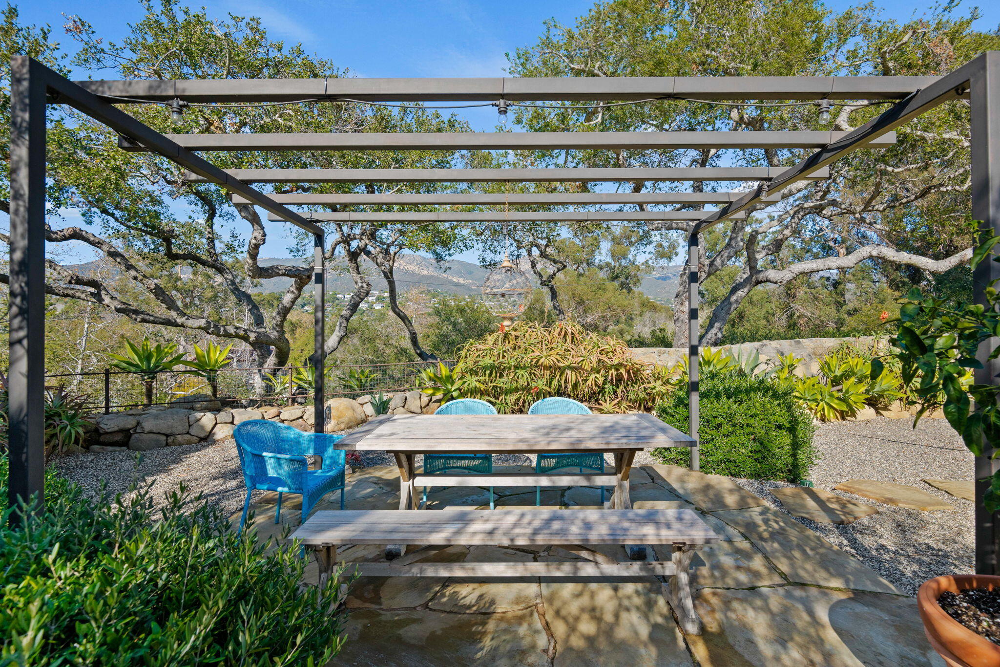 Santa Barbara, California 93105, United States, 3 Bedrooms Bedrooms, ,3 BathroomsBathrooms,Residential,Pending,2175