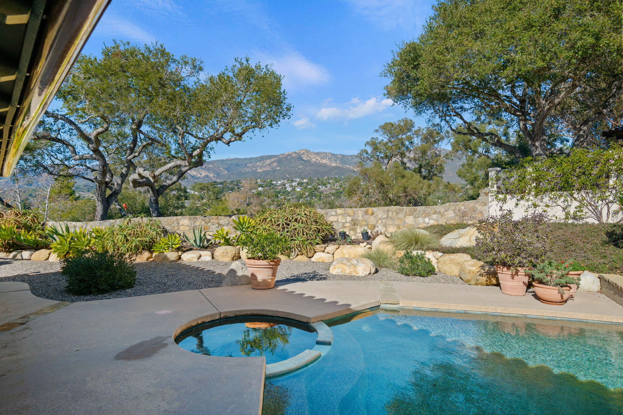 Santa Barbara, California 93105, United States, 3 Bedrooms Bedrooms, ,3 BathroomsBathrooms,Residential,Pending,2175