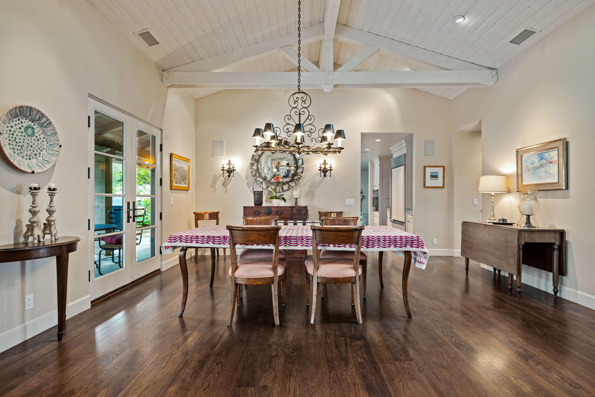 Santa Barbara, California 93105, United States, 3 Bedrooms Bedrooms, ,3 BathroomsBathrooms,Residential,Pending,2175