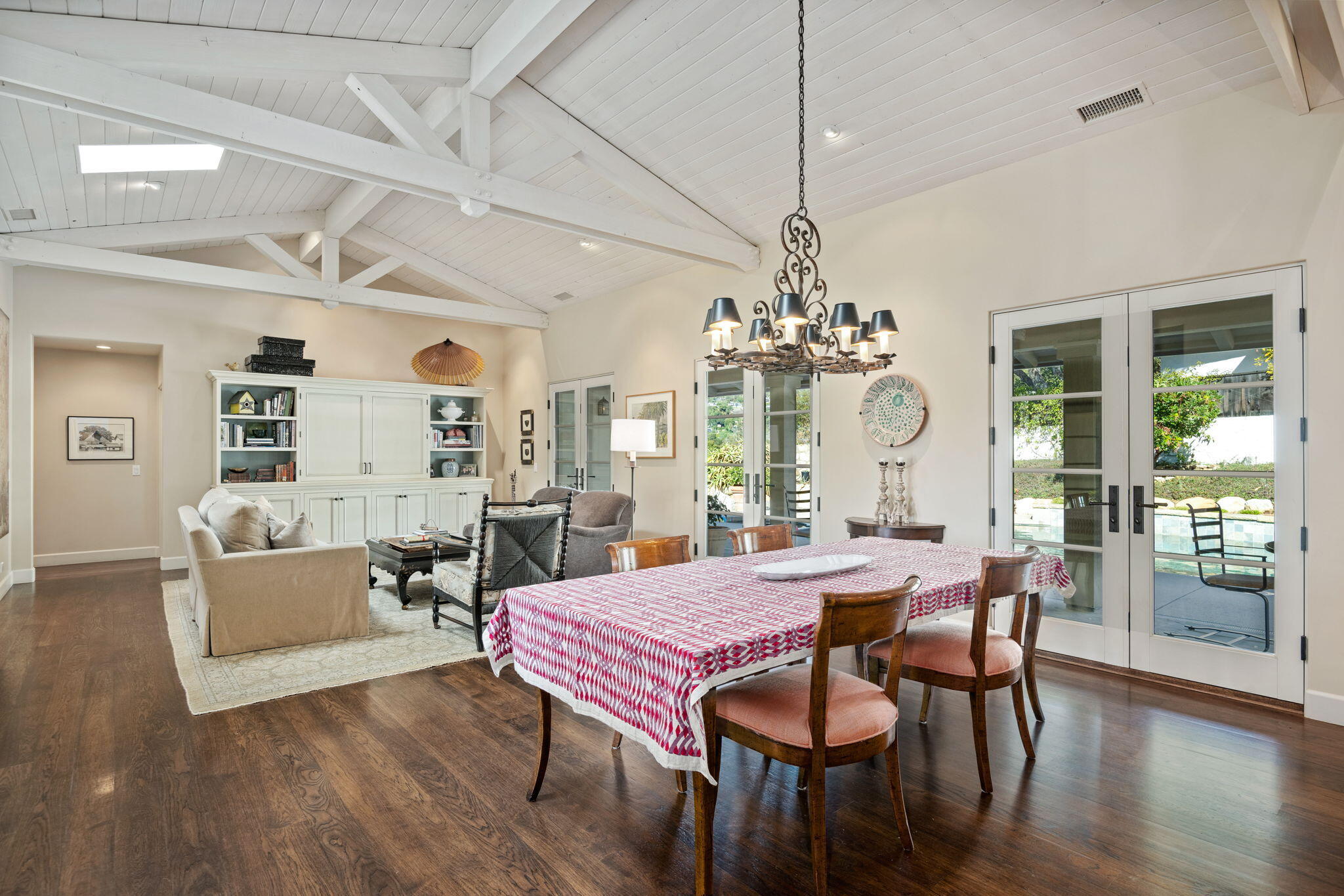 Santa Barbara, California 93105, United States, 3 Bedrooms Bedrooms, ,3 BathroomsBathrooms,Residential,Pending,2175