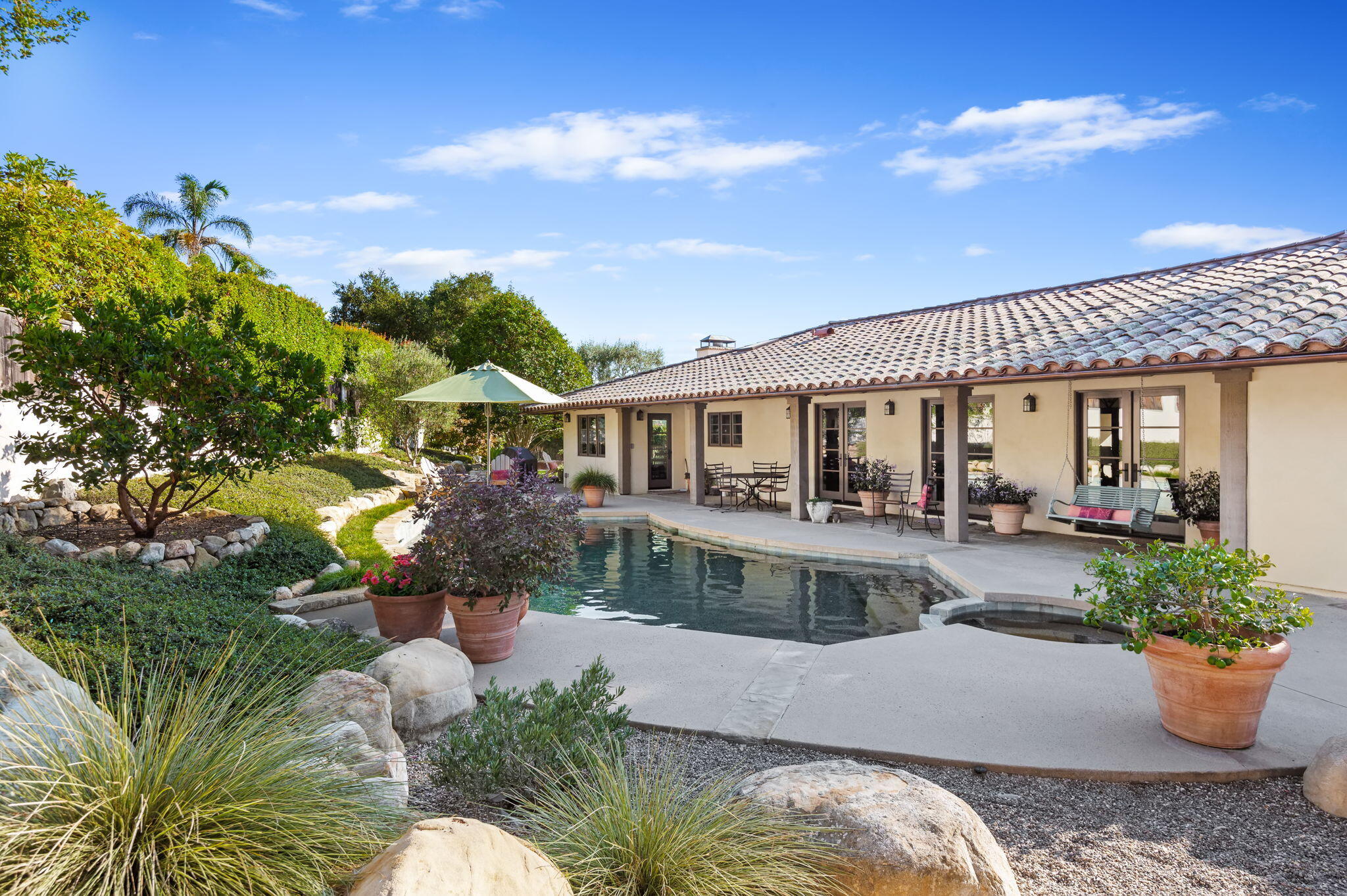 Santa Barbara, California 93105, United States, 3 Bedrooms Bedrooms, ,3 BathroomsBathrooms,Residential,Pending,2175