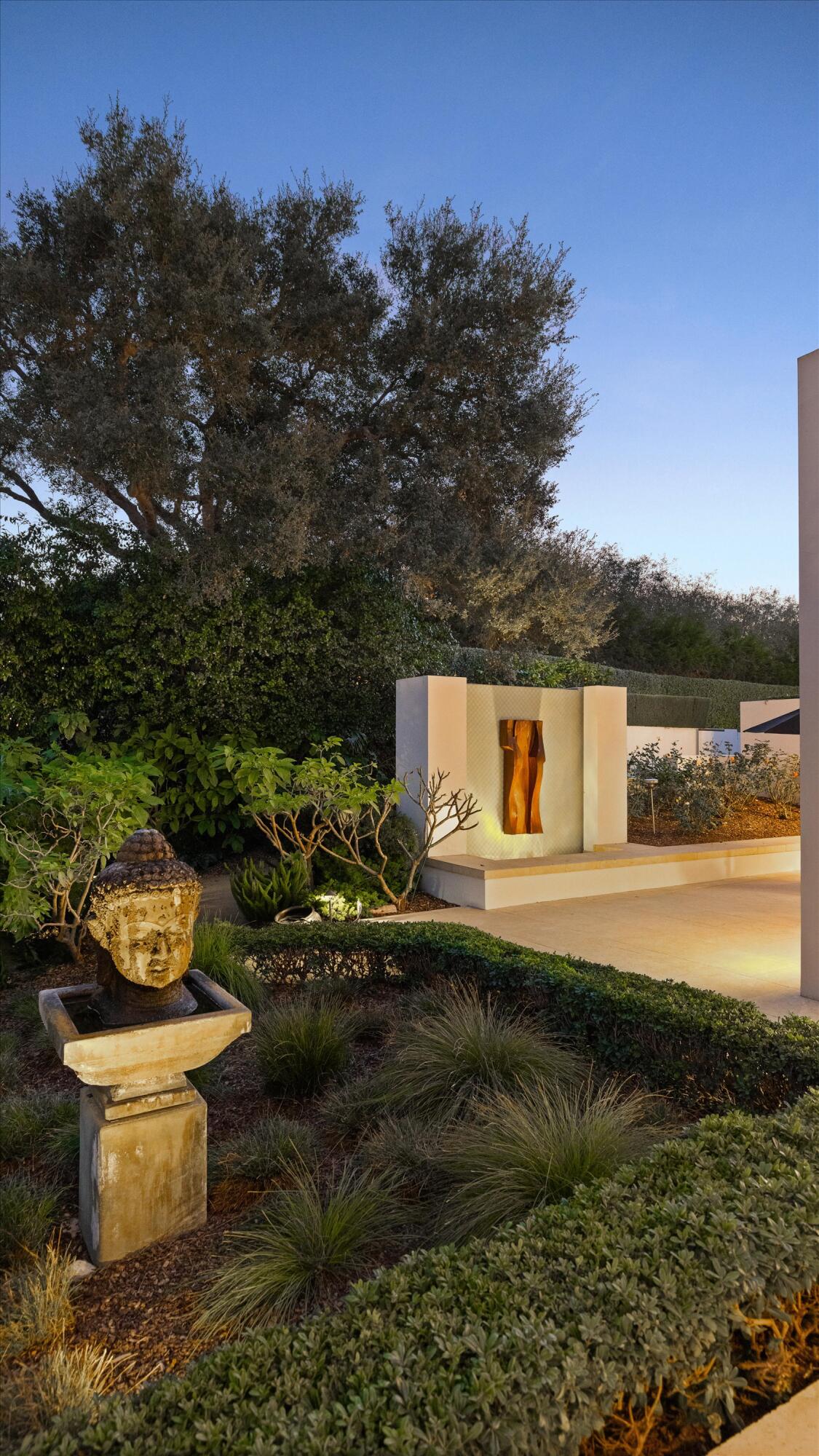 Montecito, California 93108, United States, 5 Bedrooms Bedrooms, ,6 BathroomsBathrooms,Residential,Active,22573