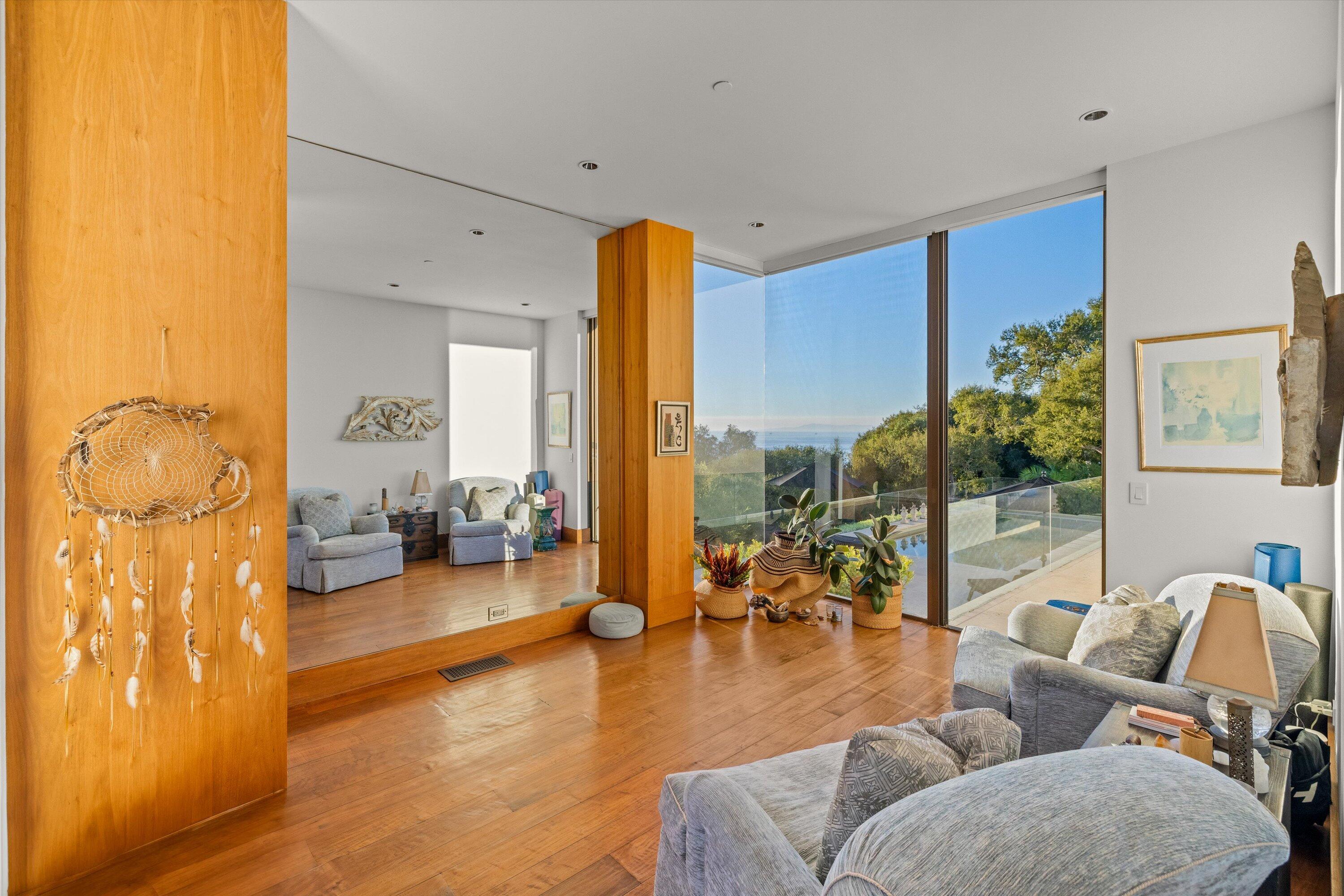 Montecito, California 93108, United States, 5 Bedrooms Bedrooms, ,6 BathroomsBathrooms,Residential,Active,22573