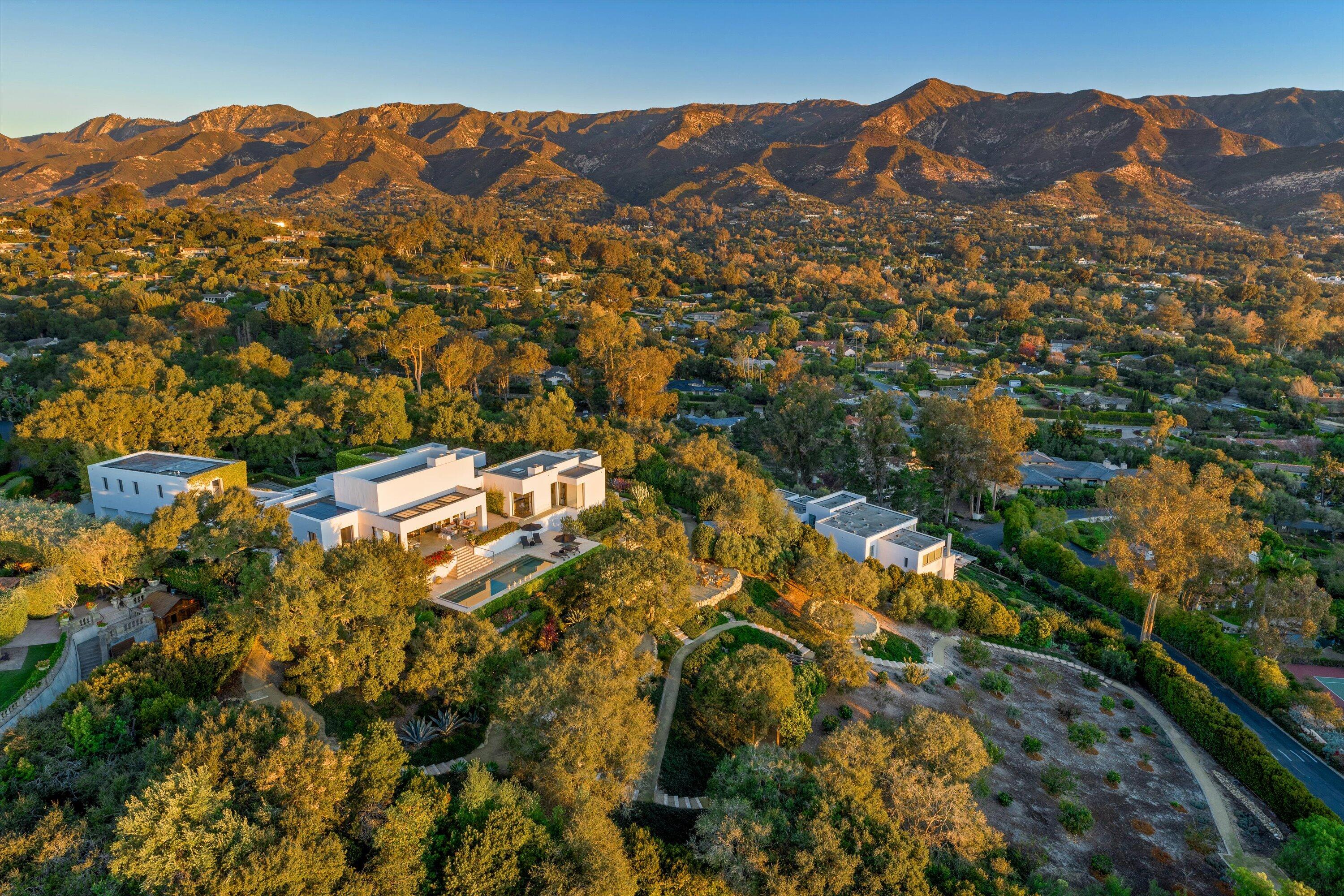 Montecito, California 93108, United States, 5 Bedrooms Bedrooms, ,6 BathroomsBathrooms,Residential,Active,22573