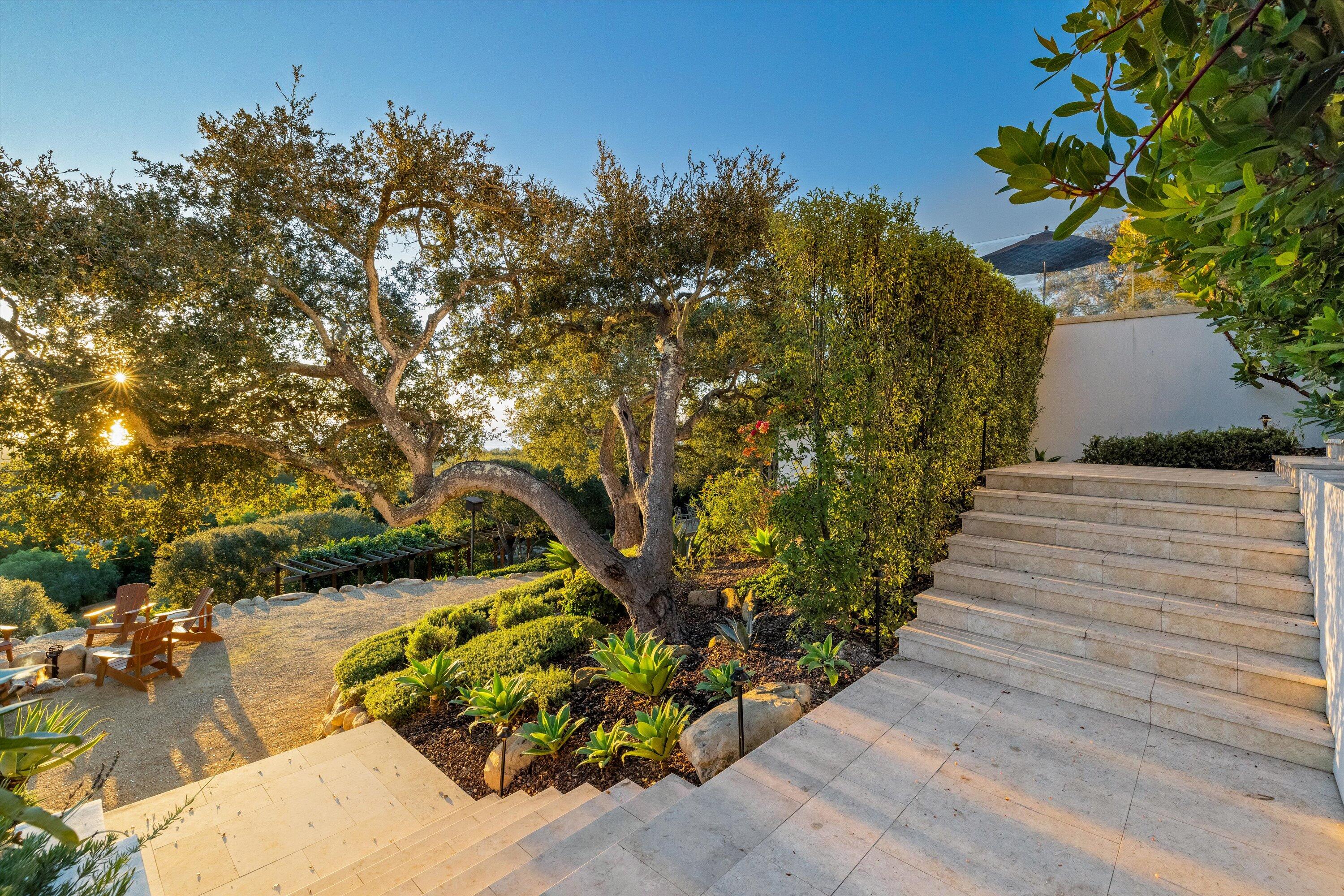 Montecito, California 93108, United States, 5 Bedrooms Bedrooms, ,6 BathroomsBathrooms,Residential,Active,22573